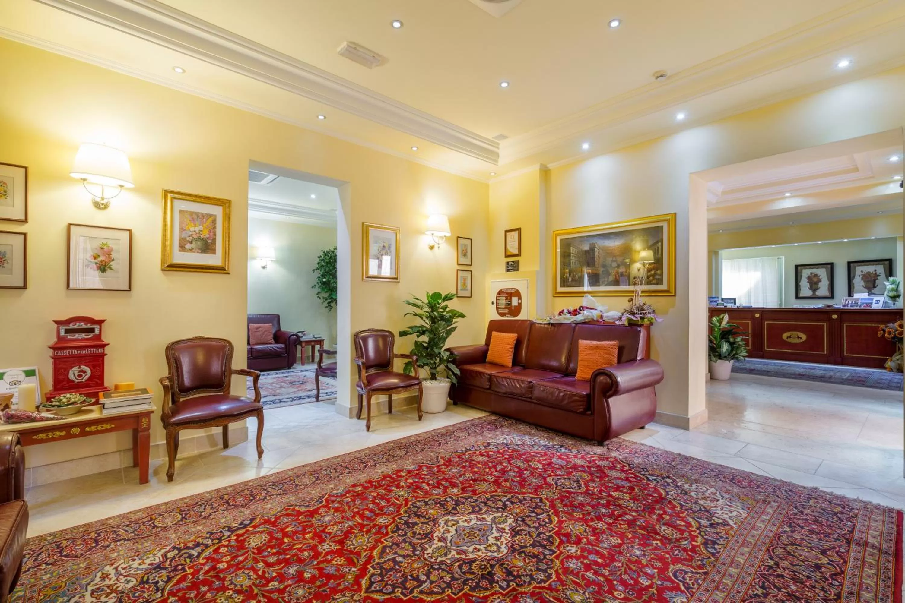 Communal lounge/ TV room in Hotel Panorama