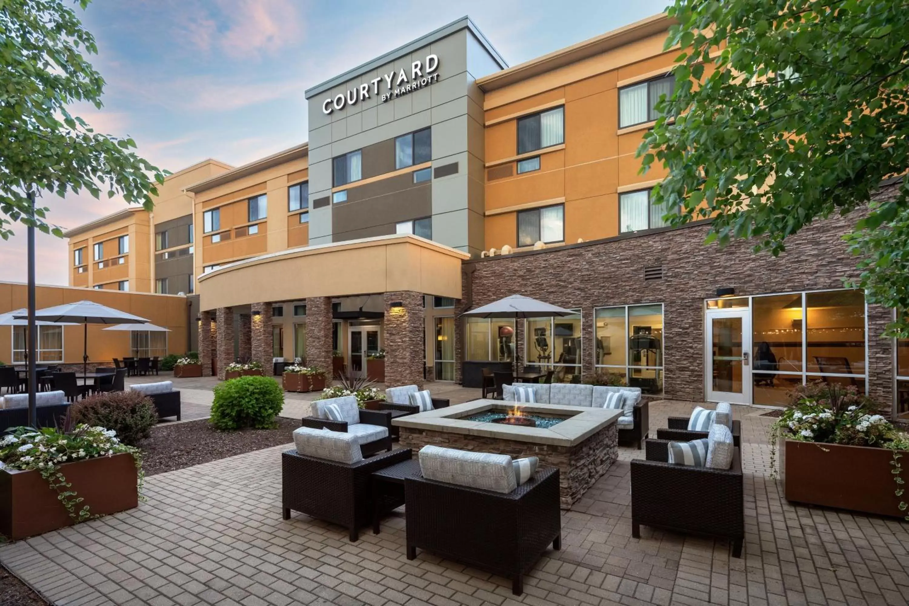 Property Building in Courtyard Mankato Hotel & Event Center