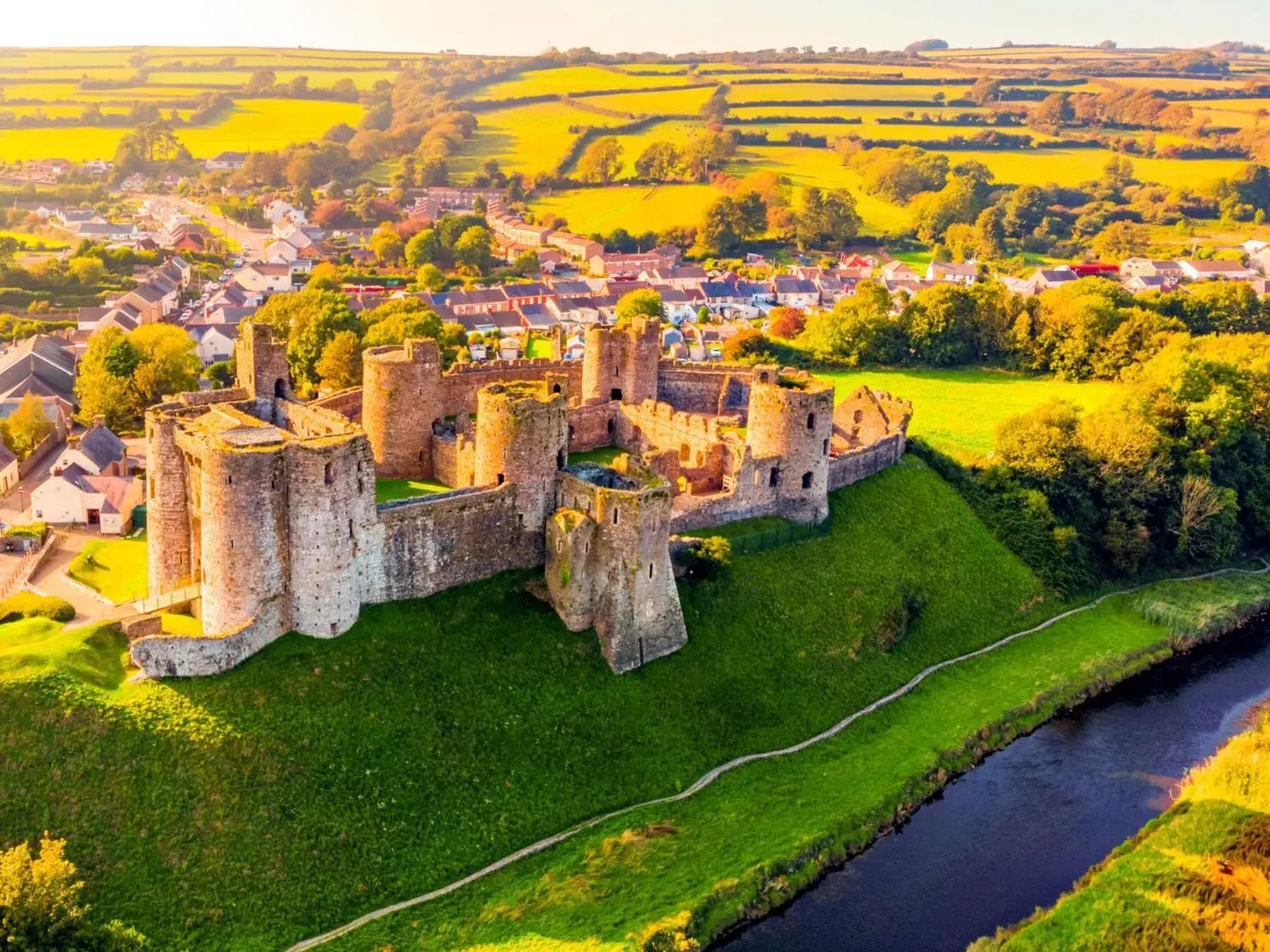 Location, Bird's-eye View in Kidwelly Farmhouse