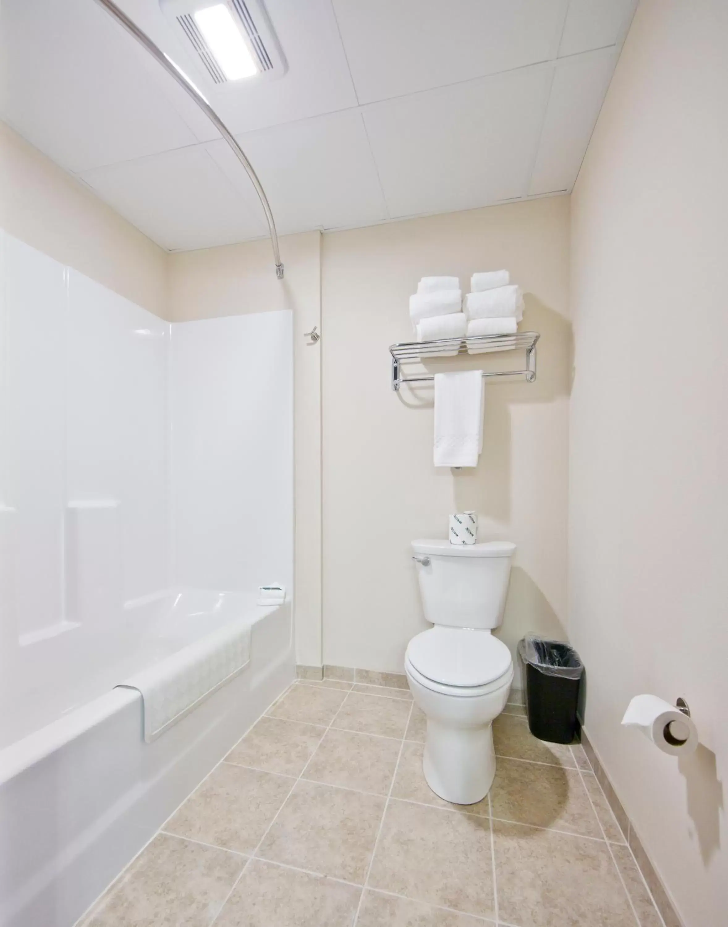 Shower, Bathroom in Cobblestone Inn & Suites - Boone