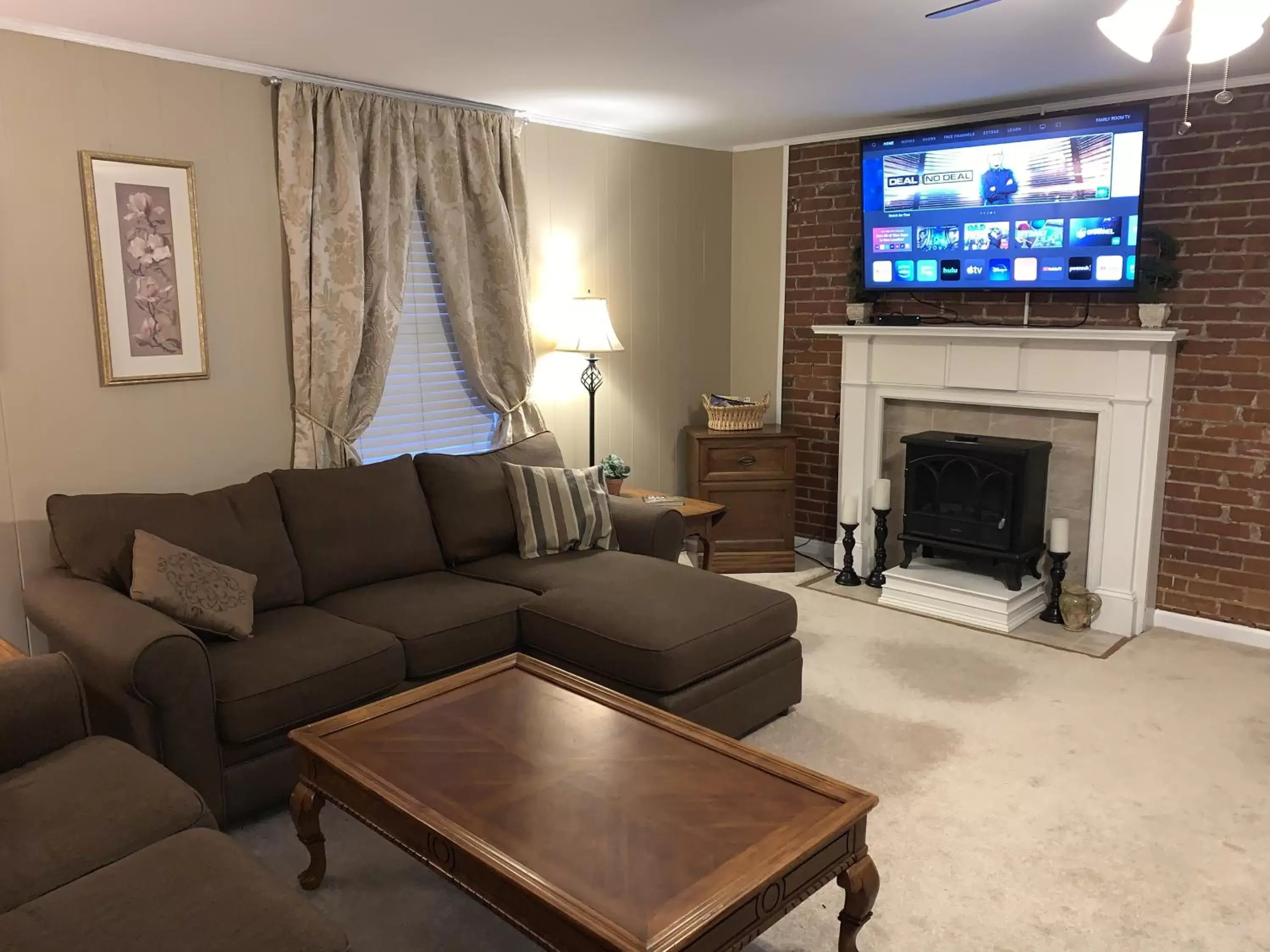 TV and multimedia, Seating Area in The Inn on Front Street