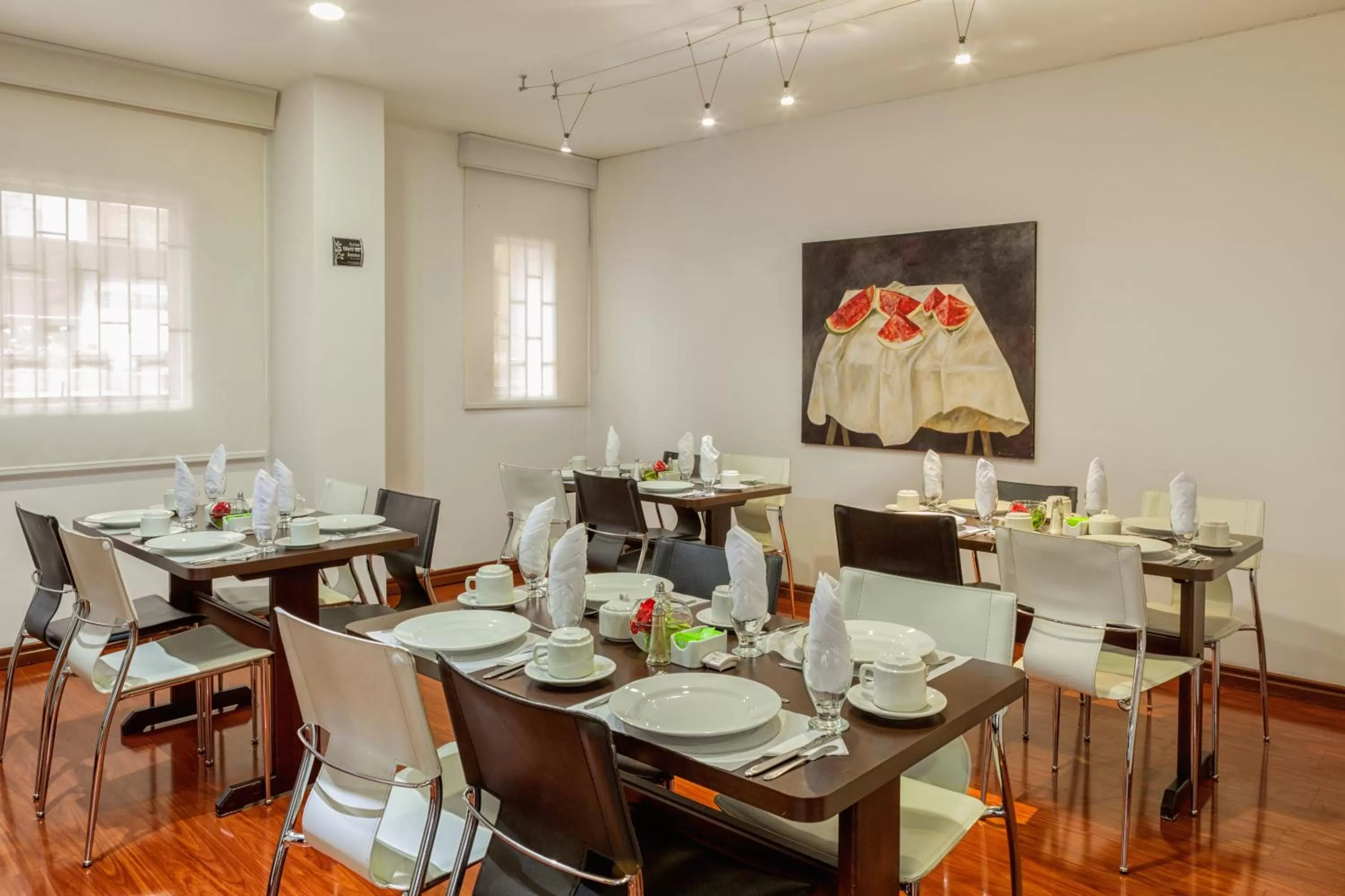Restaurant/places to eat in Cora 96 Street Apartments