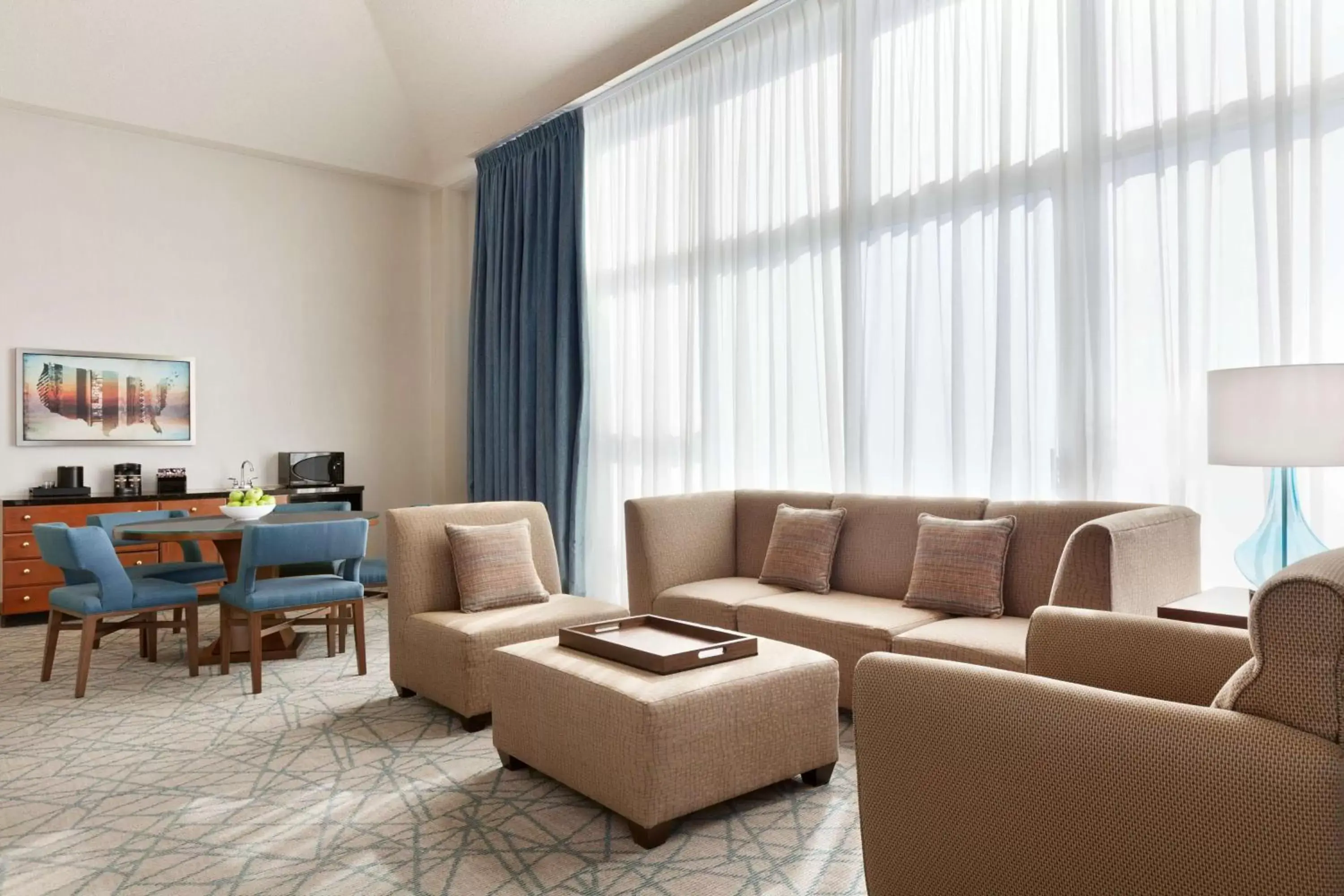 Bedroom, Seating Area in Embassy Suites by Hilton Brea - North Orange County