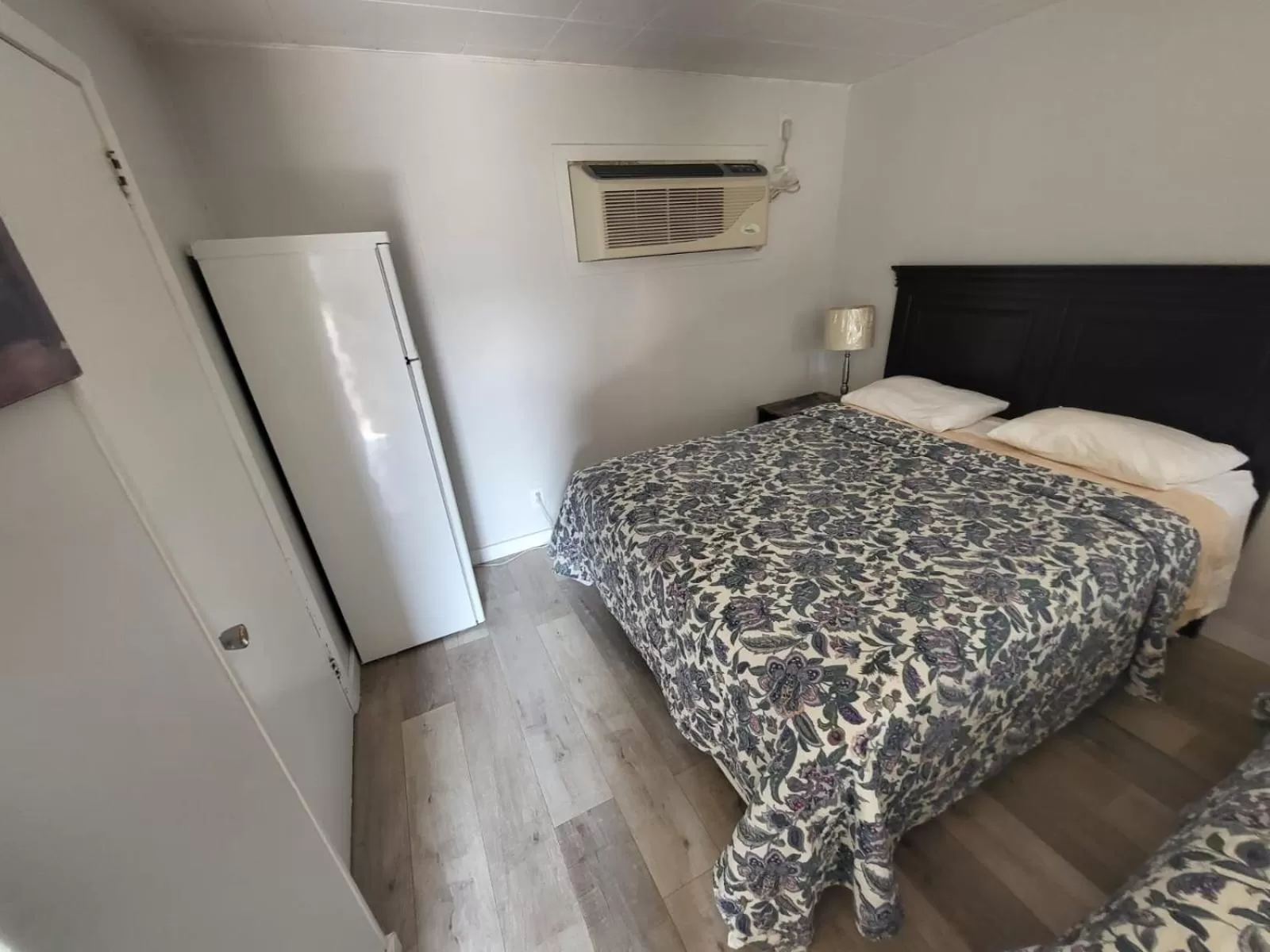 Bed in Night Inn Grand Forks