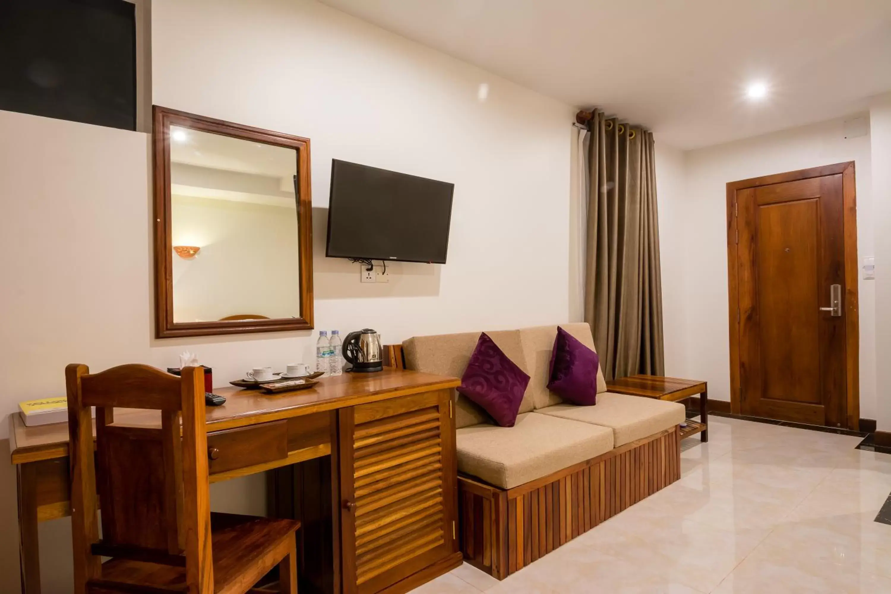 Living room, TV/Entertainment Center in Relax Hotel