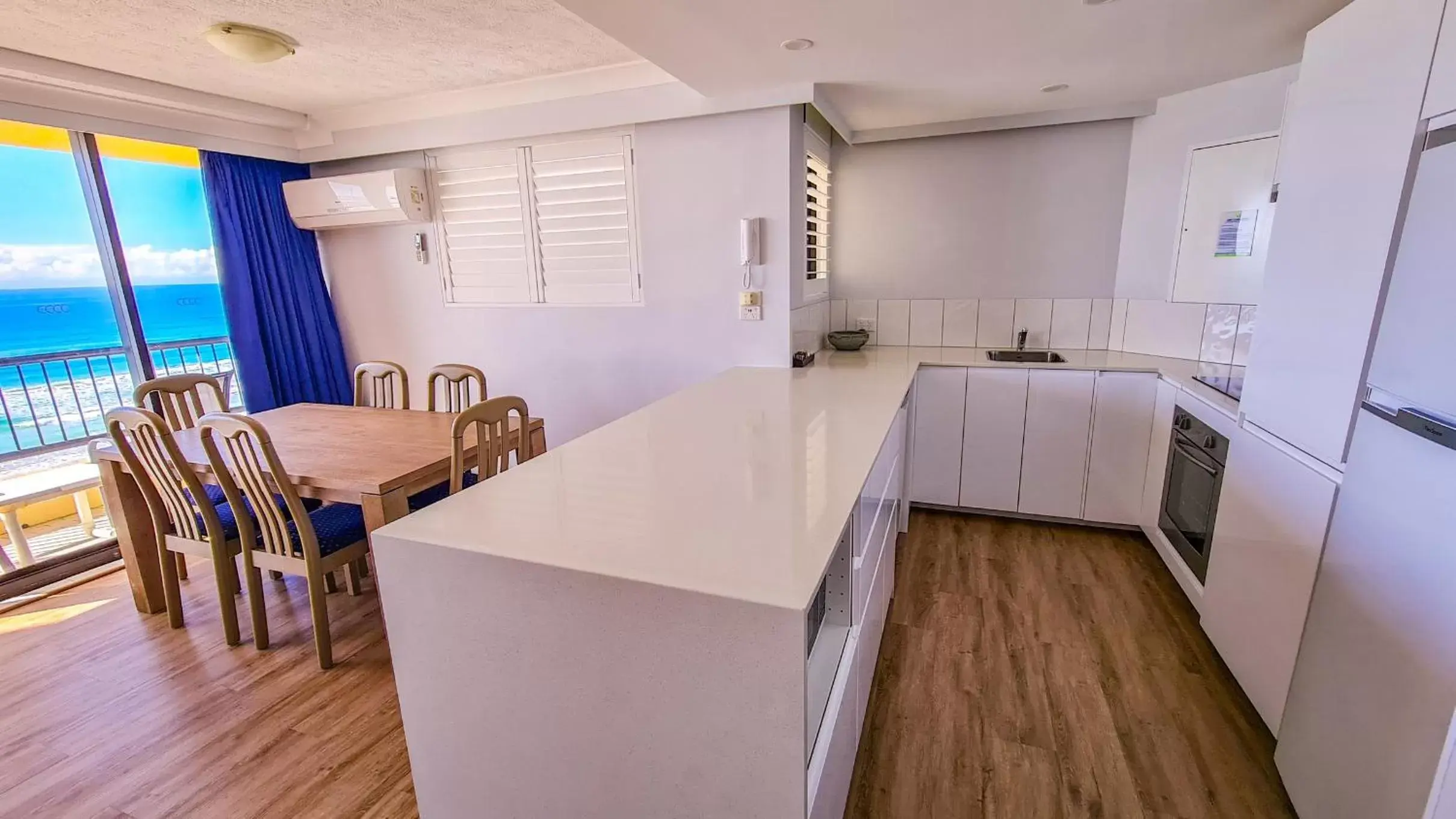 Kitchen or kitchenette, Kitchen/Kitchenette in Pelican Sands Beach Resort