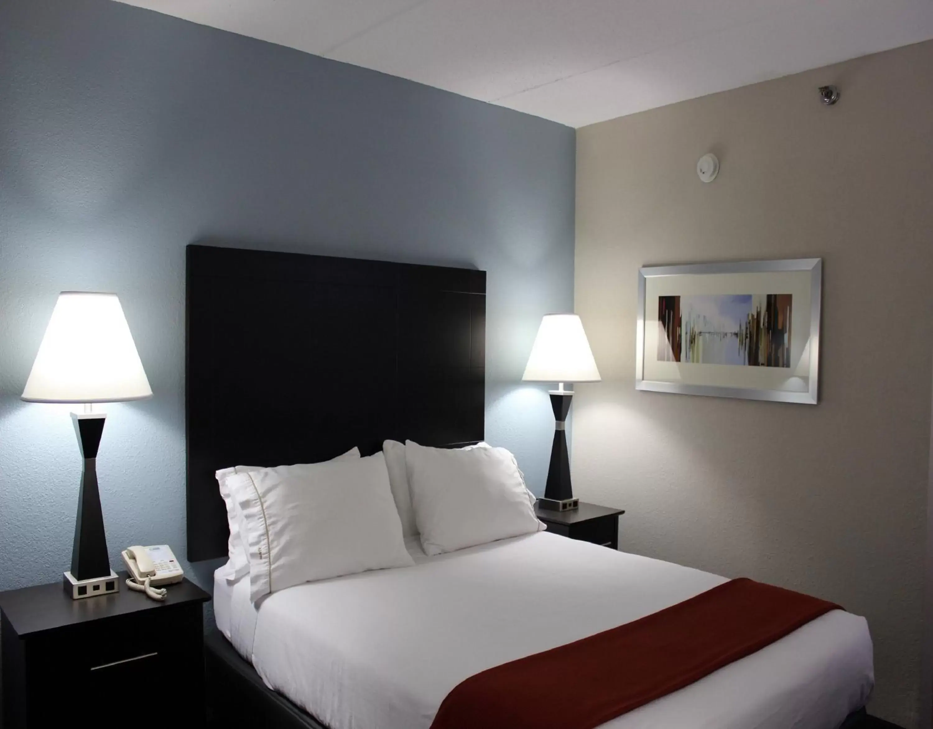 Photo of the whole room, Bed in Holiday Inn Express Forsyth by IHG Photo of the whole room, Bed in Holiday Inn Express Forsyth by IHG