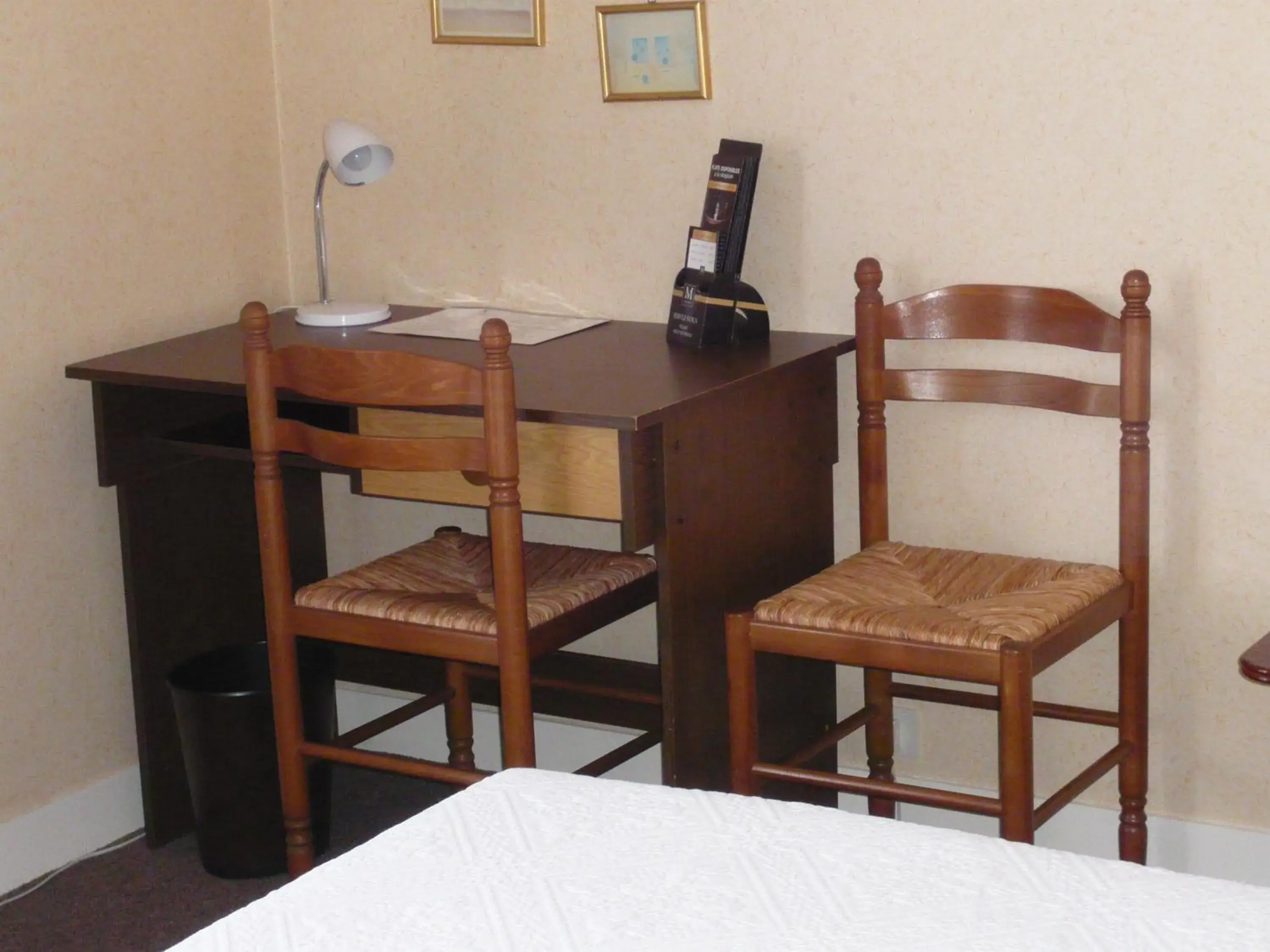 Bedroom, Bed in Cit'Hotel Aéro-Hotel Bedroom, Bed in Cit'Hotel Aéro-Hotel