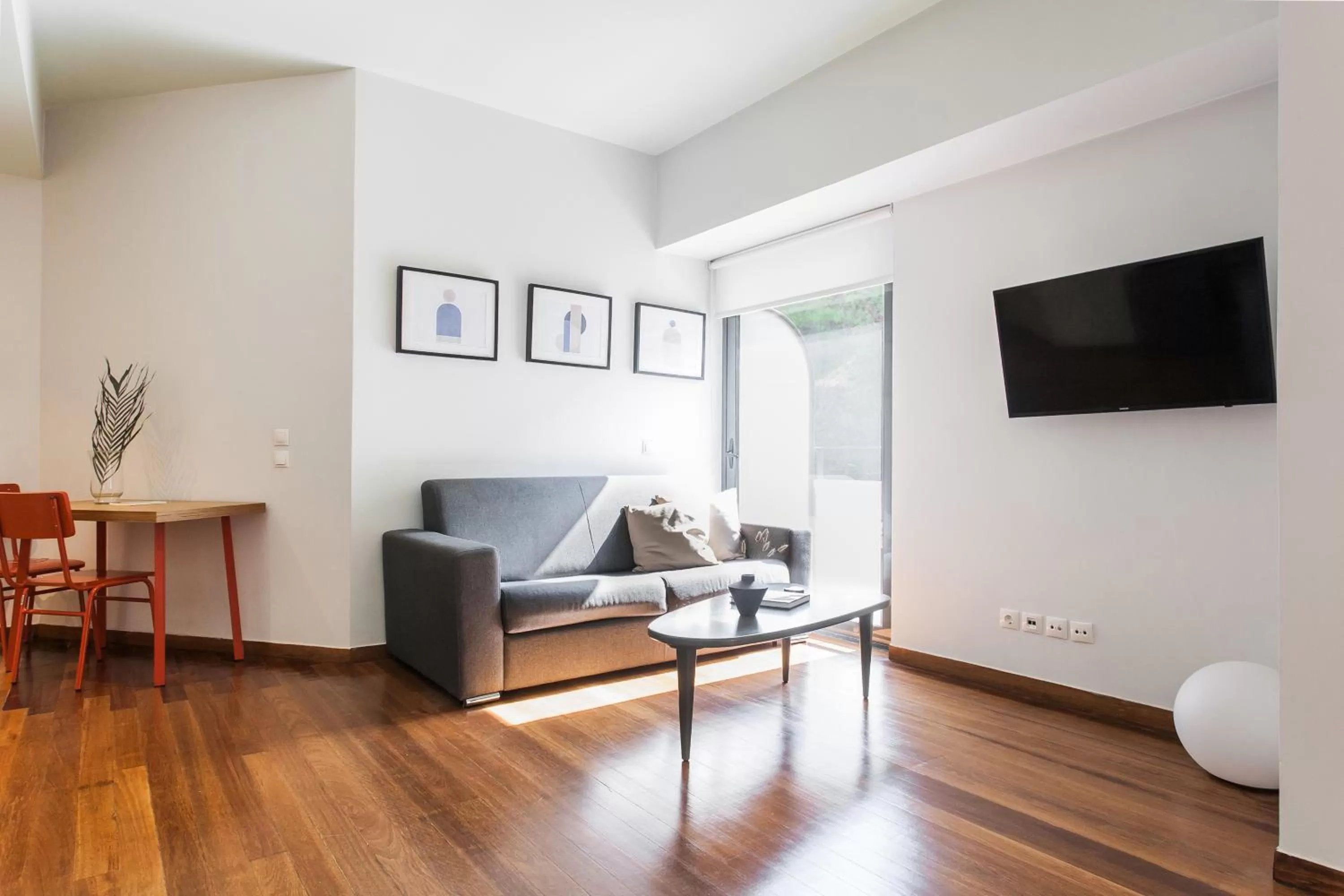 Living room, TV/Entertainment Center in ZOIA The Hill by UPSTREET