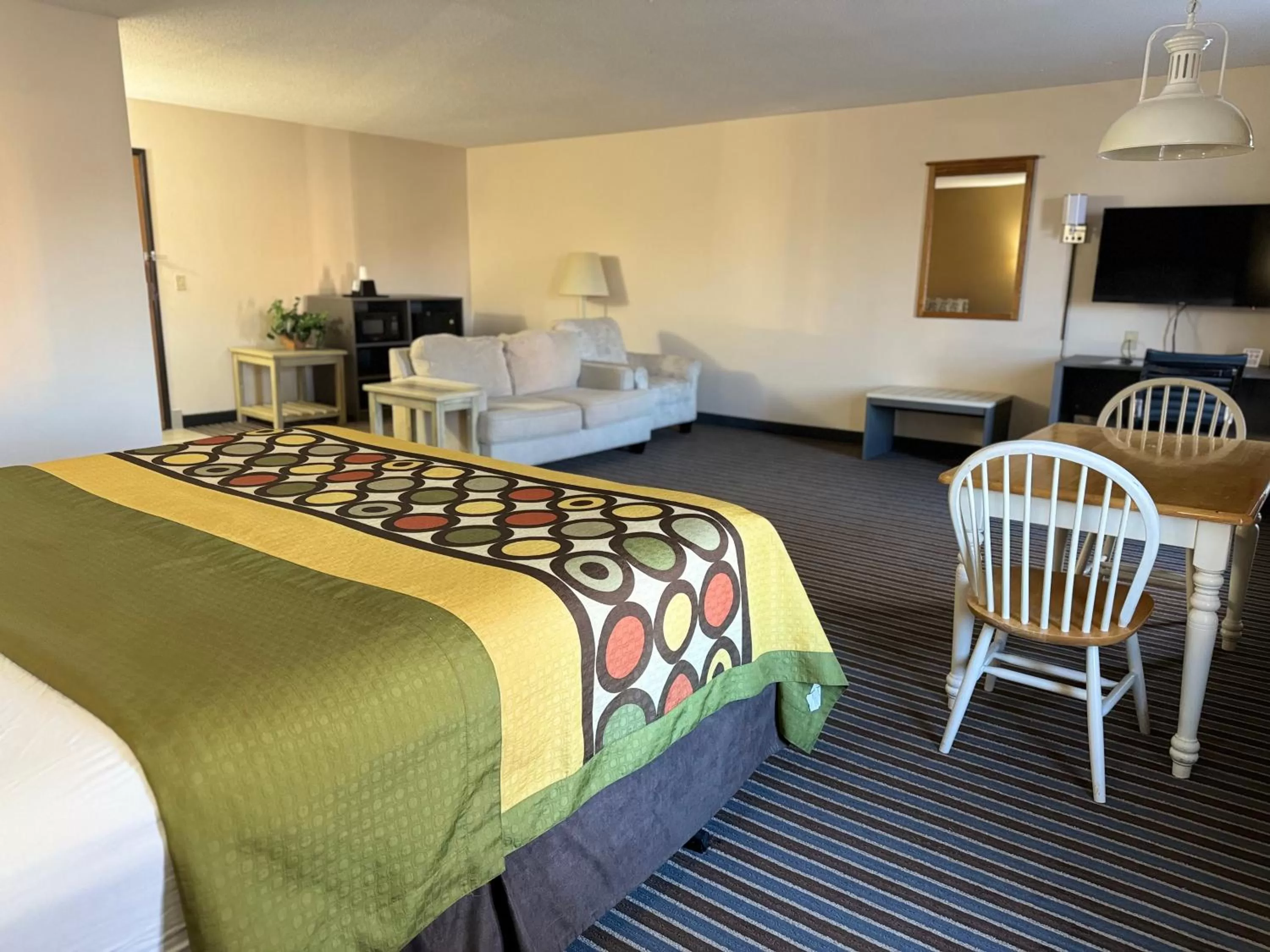 Living room, Bed in Super 8 by Wyndham Columbia Clark Lane