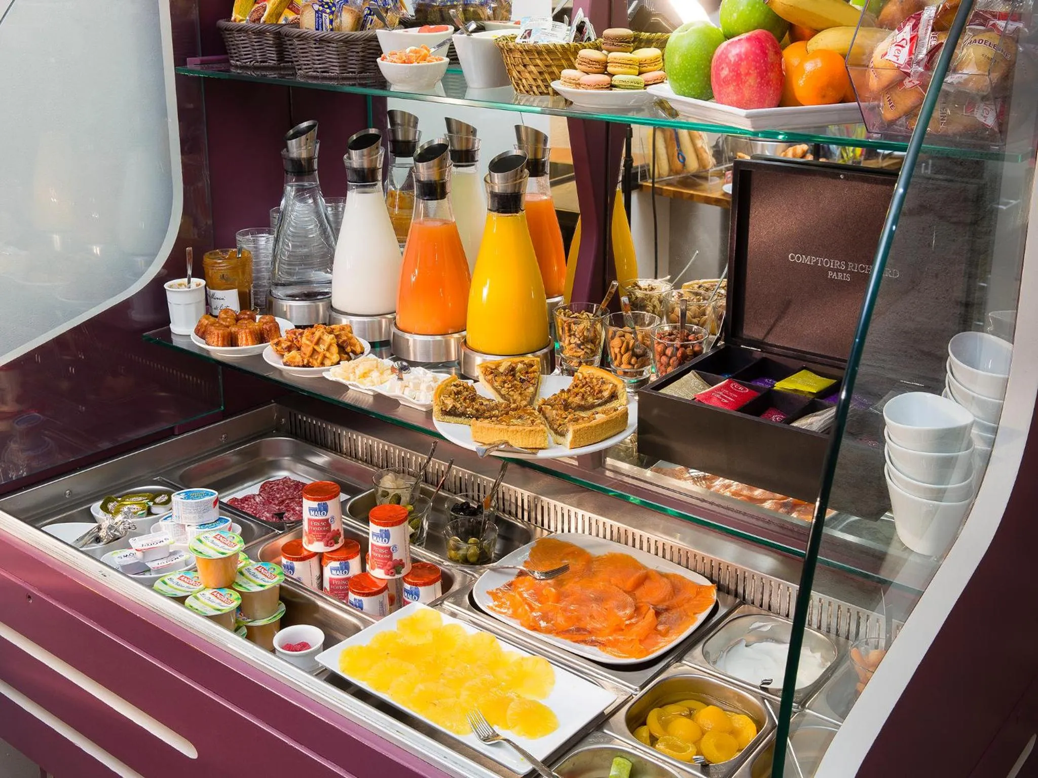 Buffet breakfast in Hôtel Jacques de Molay - Fitness & Sauna