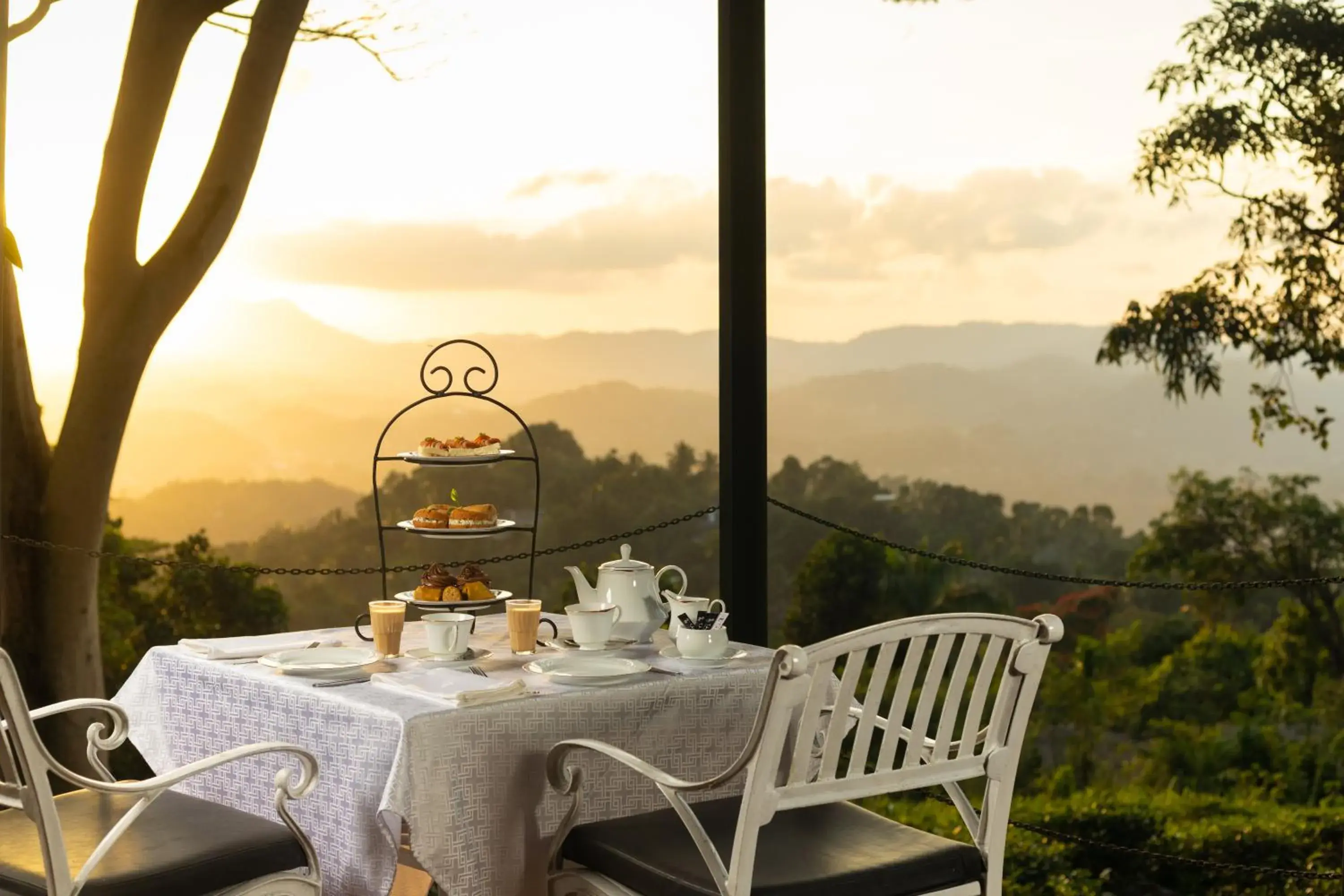 Coffee/tea facilities, Restaurant/Places to Eat in Mountbatten Bungalow