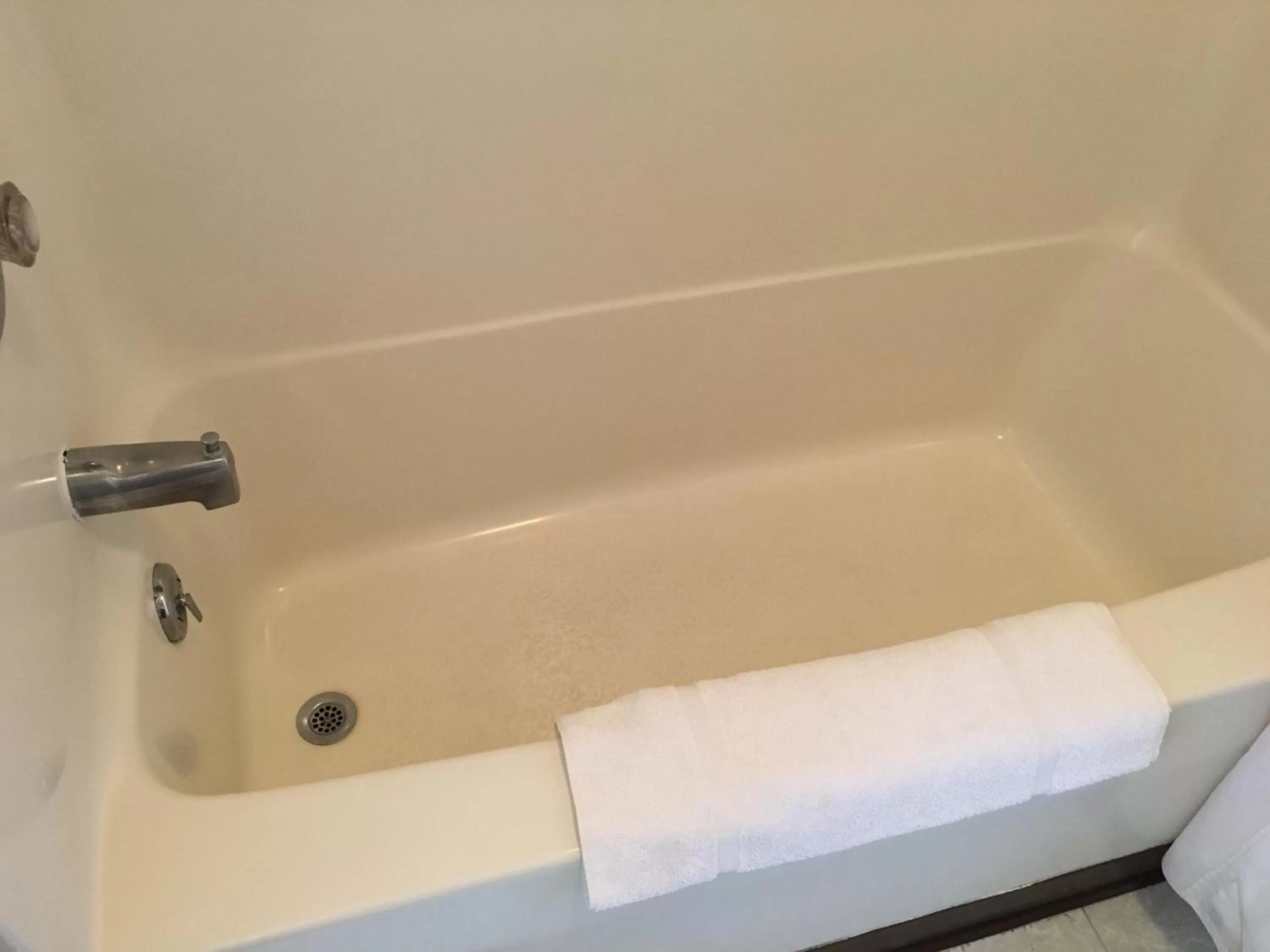 Bathroom in Red Carpet Inn - Gettysburg