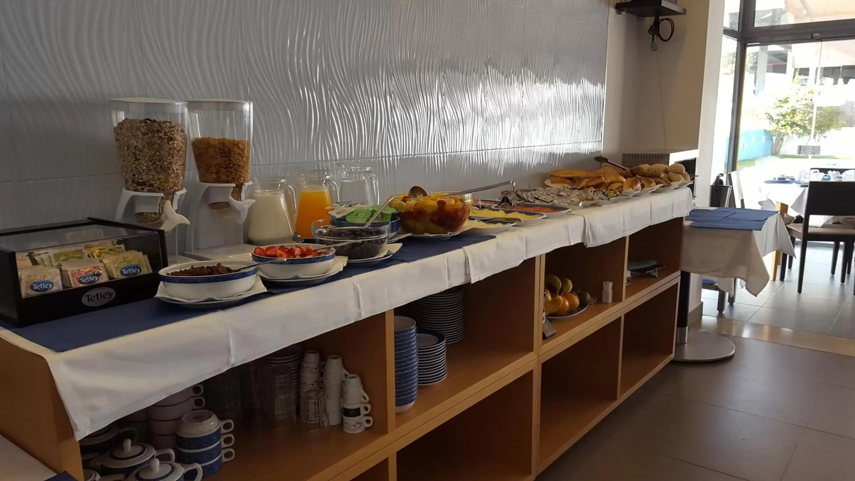 Breakfast, Food in Vicentina Hotel