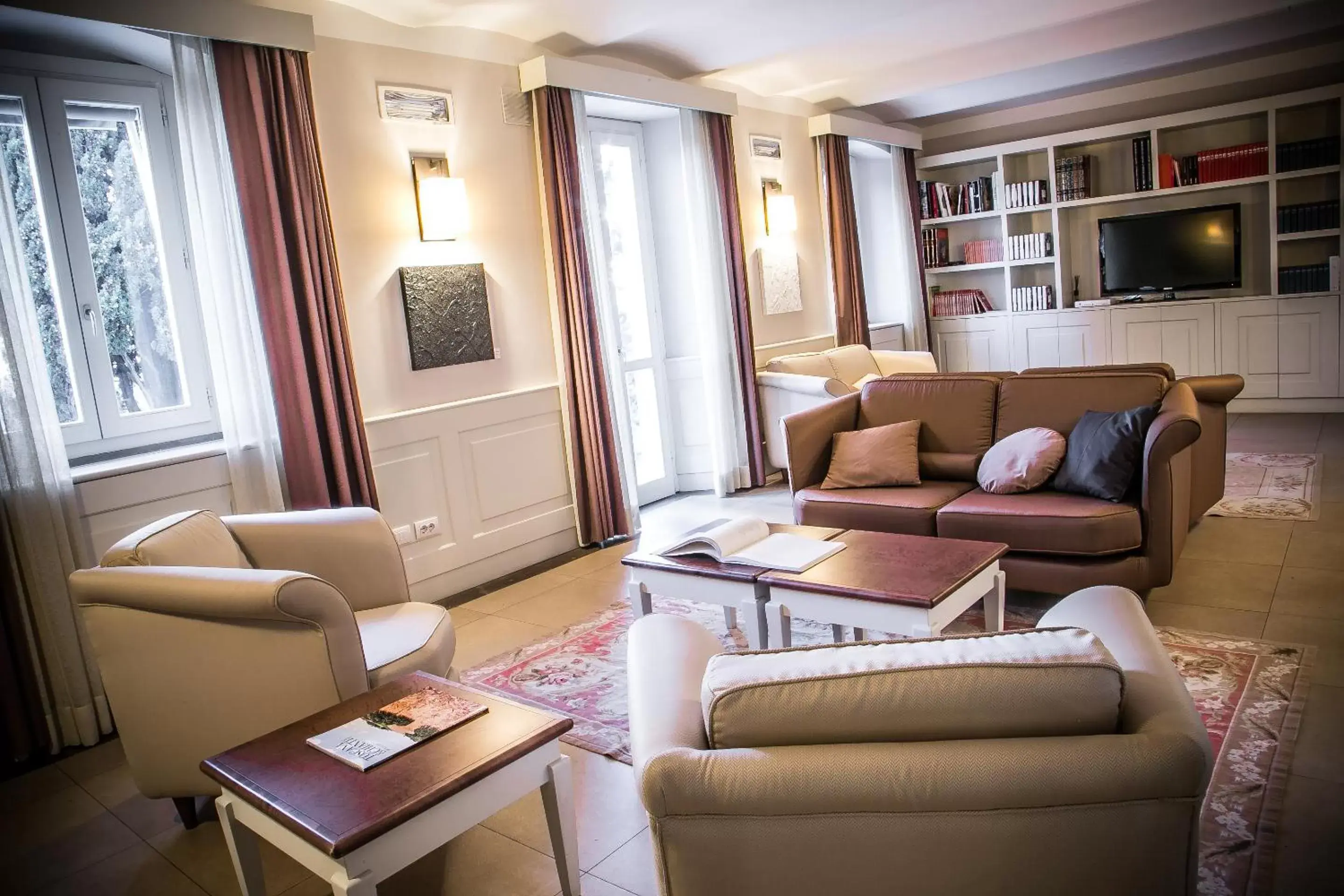 Communal lounge/ TV room, Seating Area in Villa Giorgia Albergo in Collina