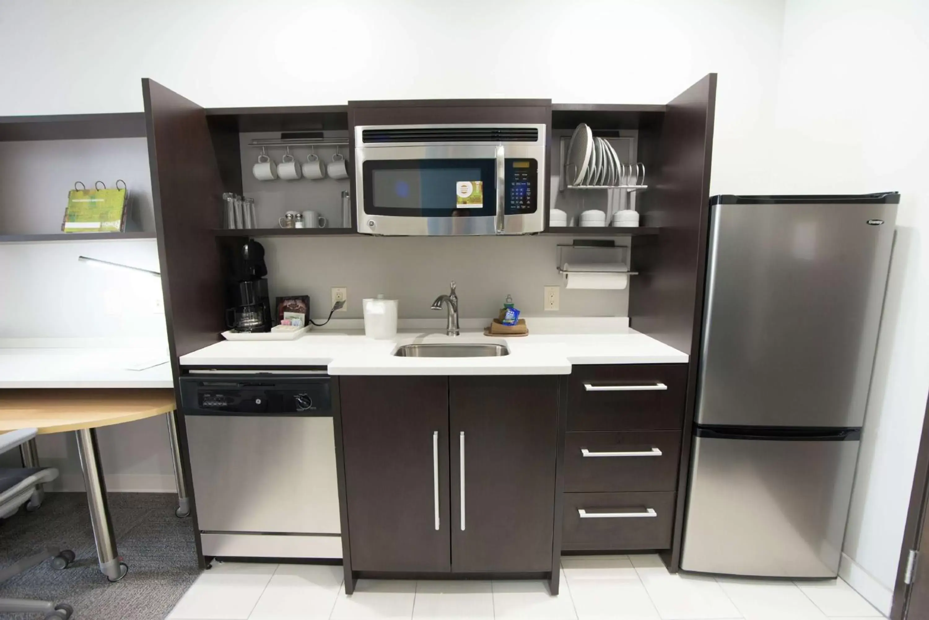 Bedroom, Kitchen/Kitchenette in Home2 Suites by Hilton Tulsa Hills