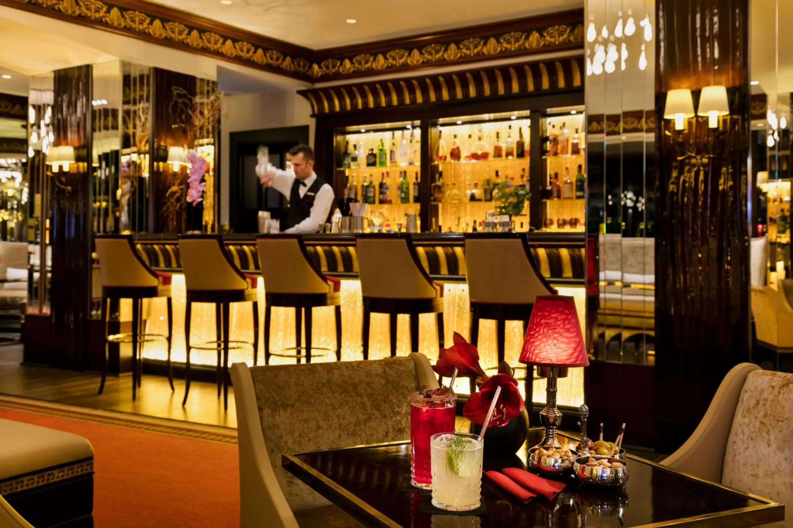 Lounge or bar, Restaurant/Places to Eat in Hôtel Barrière Le Majestic Cannes