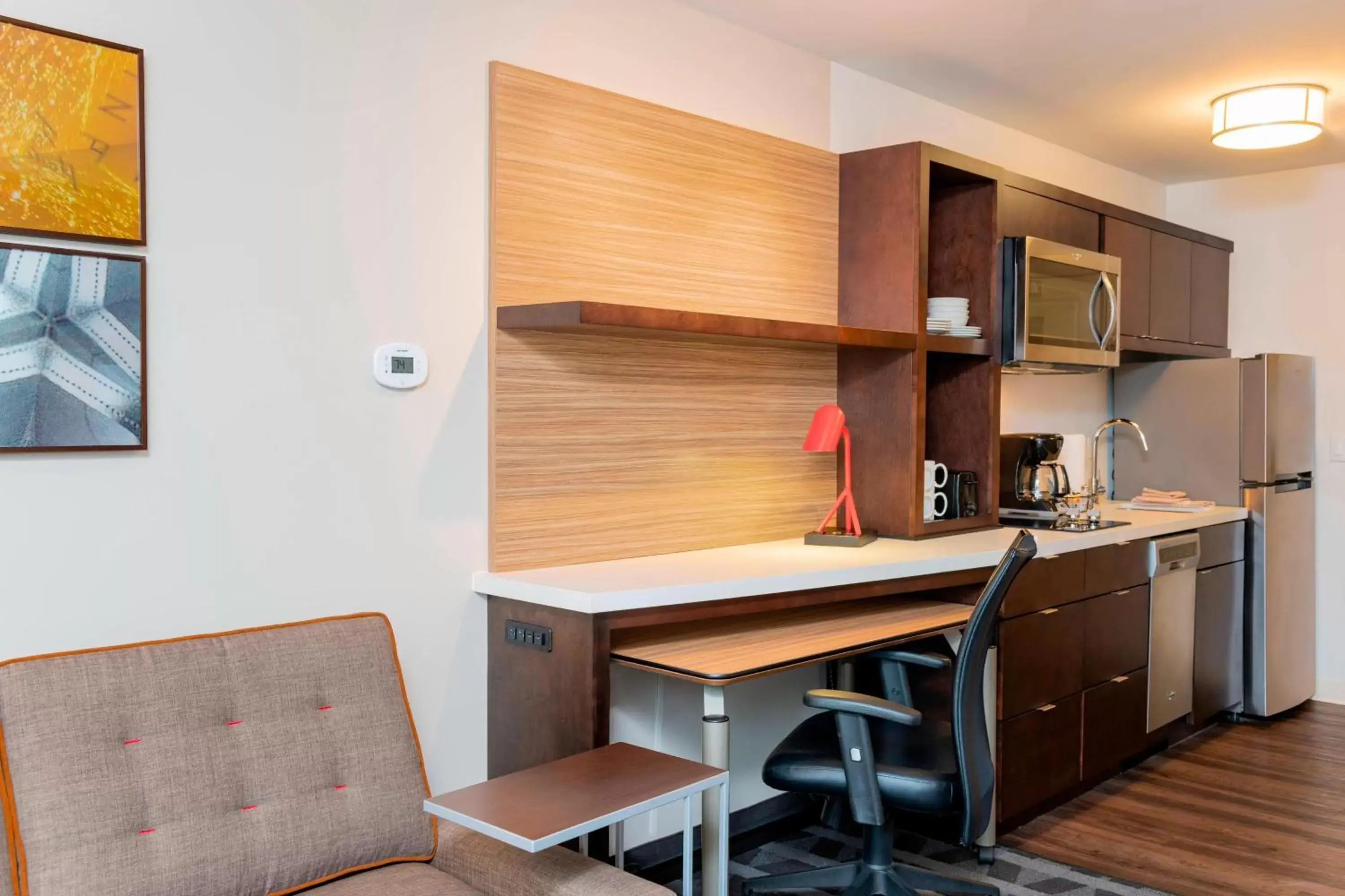 Photo of the whole room, Kitchen/Kitchenette in TownePlace Suites by Marriott Louisville North