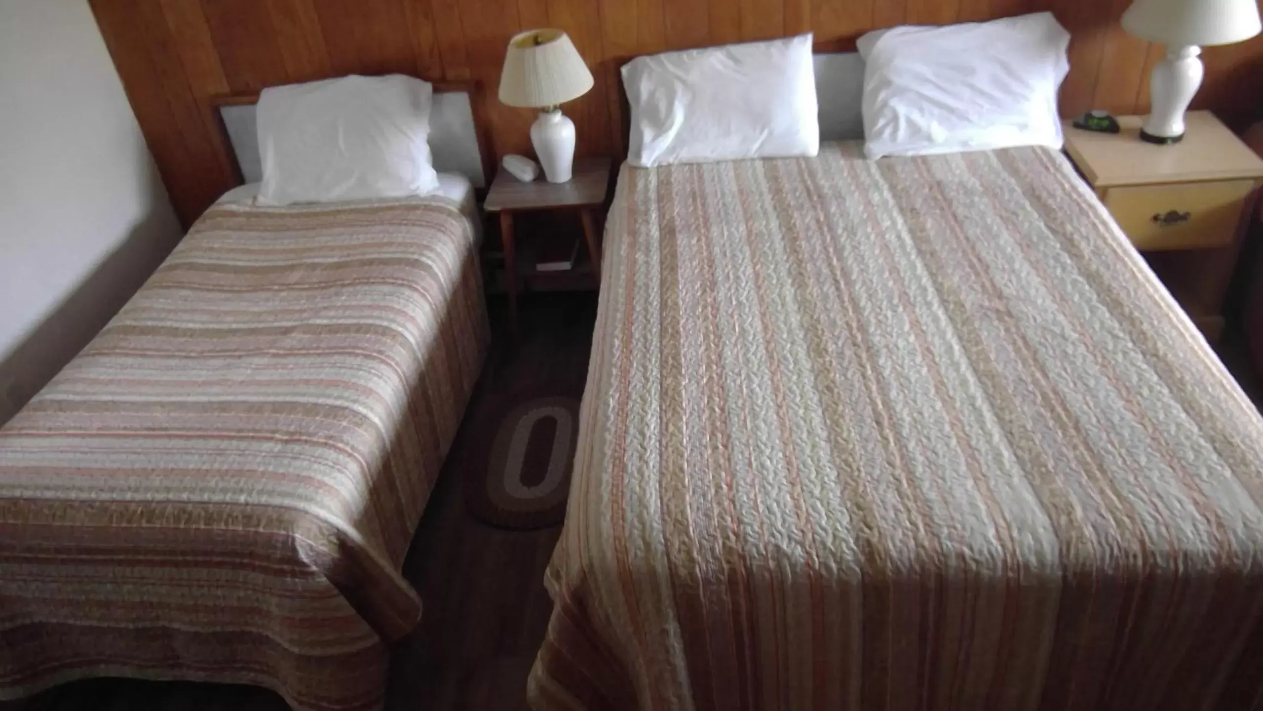 Bed in Northern Peaks Motor Inn
