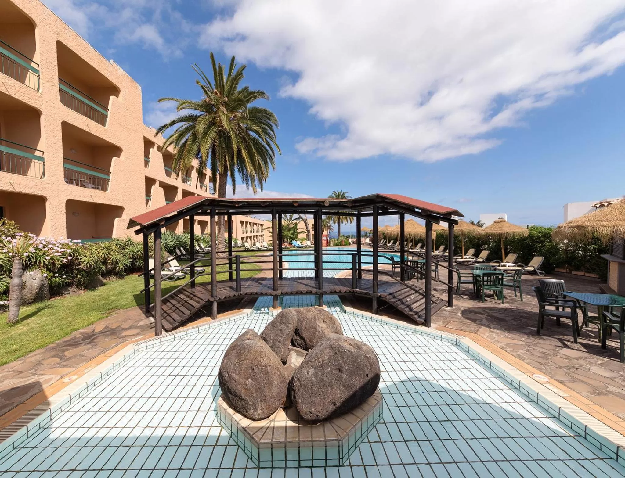 Swimming pool in Dom Pedro Garajau