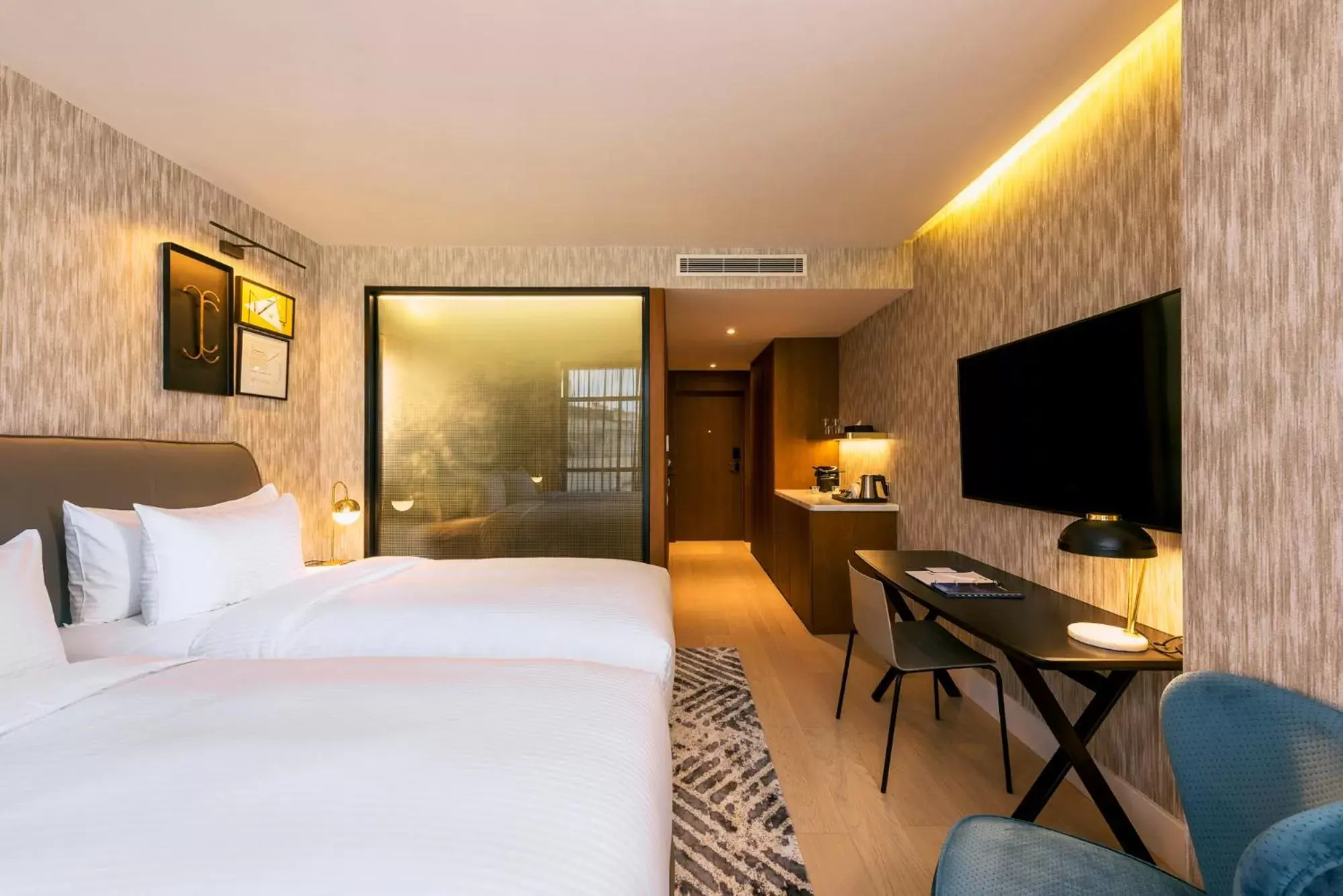 Bed, TV/Entertainment Center in Radisson Blu Hotel Casablanca City Center