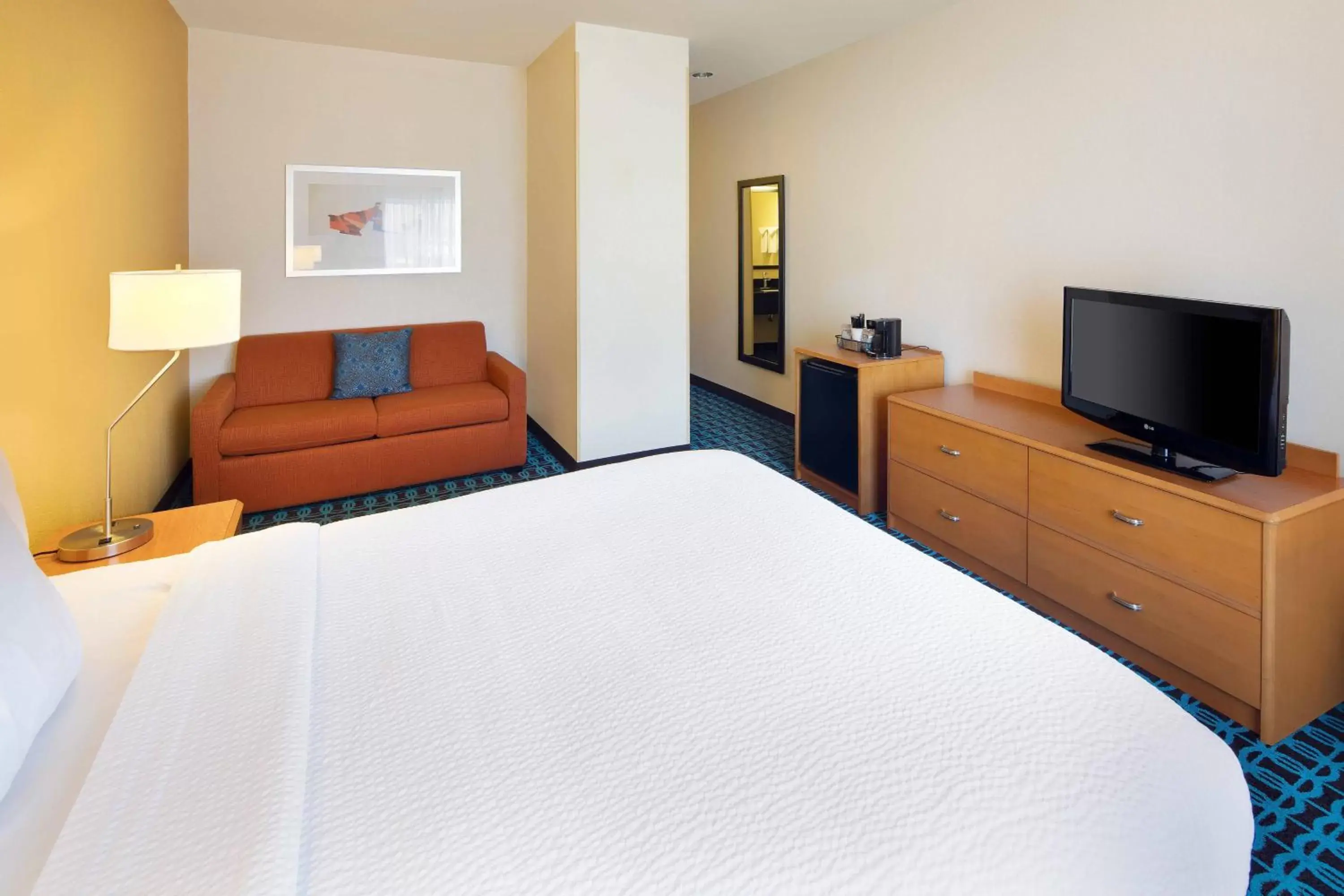 Photo of the whole room, Bed in Fairfield Inn & Suites Indianapolis Airport