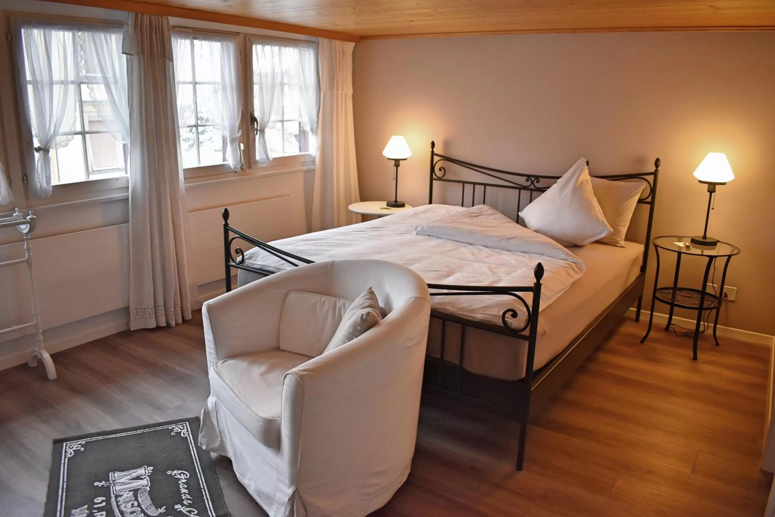 Photo of the whole room, Bed in Gasthaus Sternen