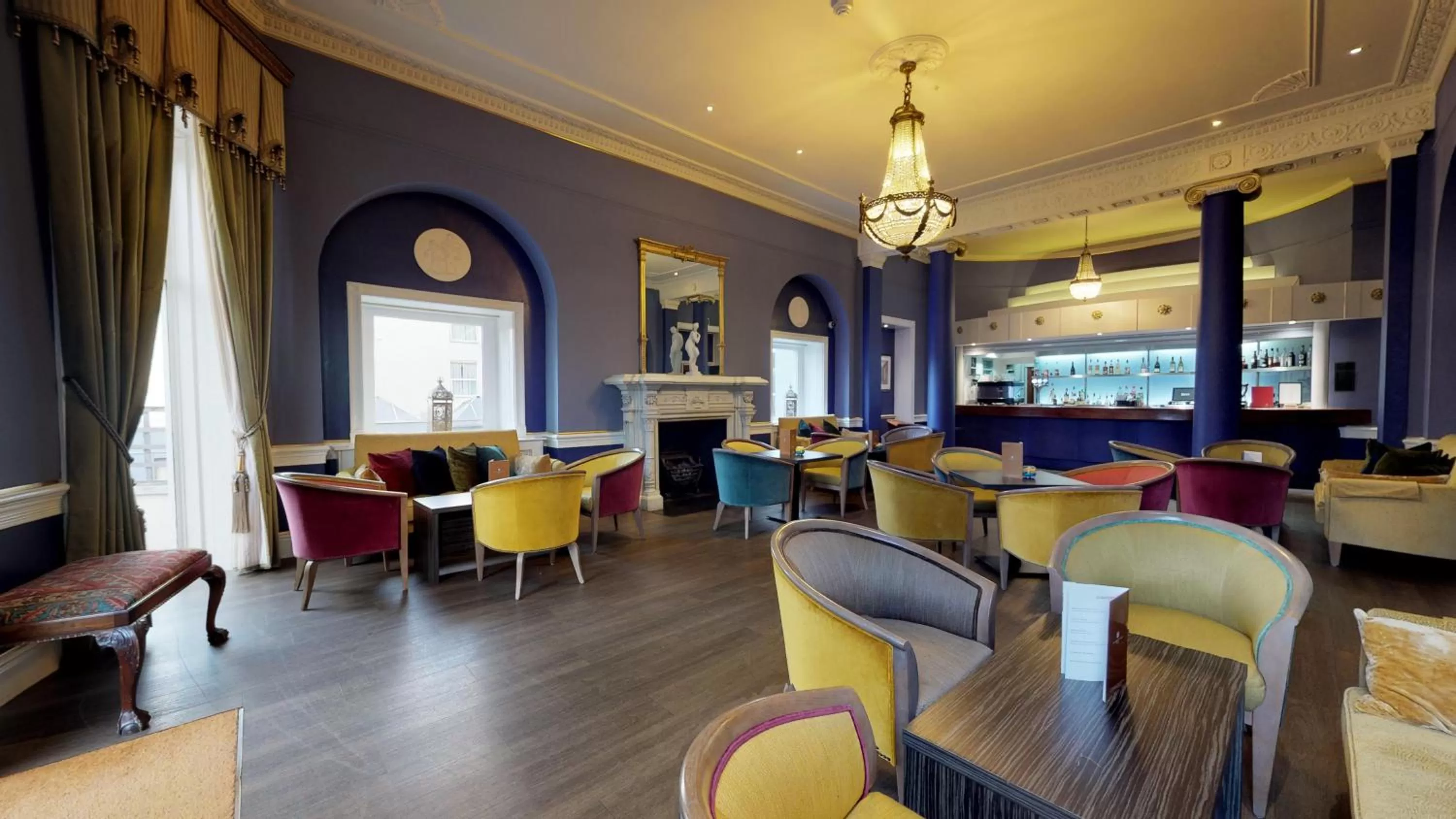 Restaurant/places to eat in Bromley Court Hotel London