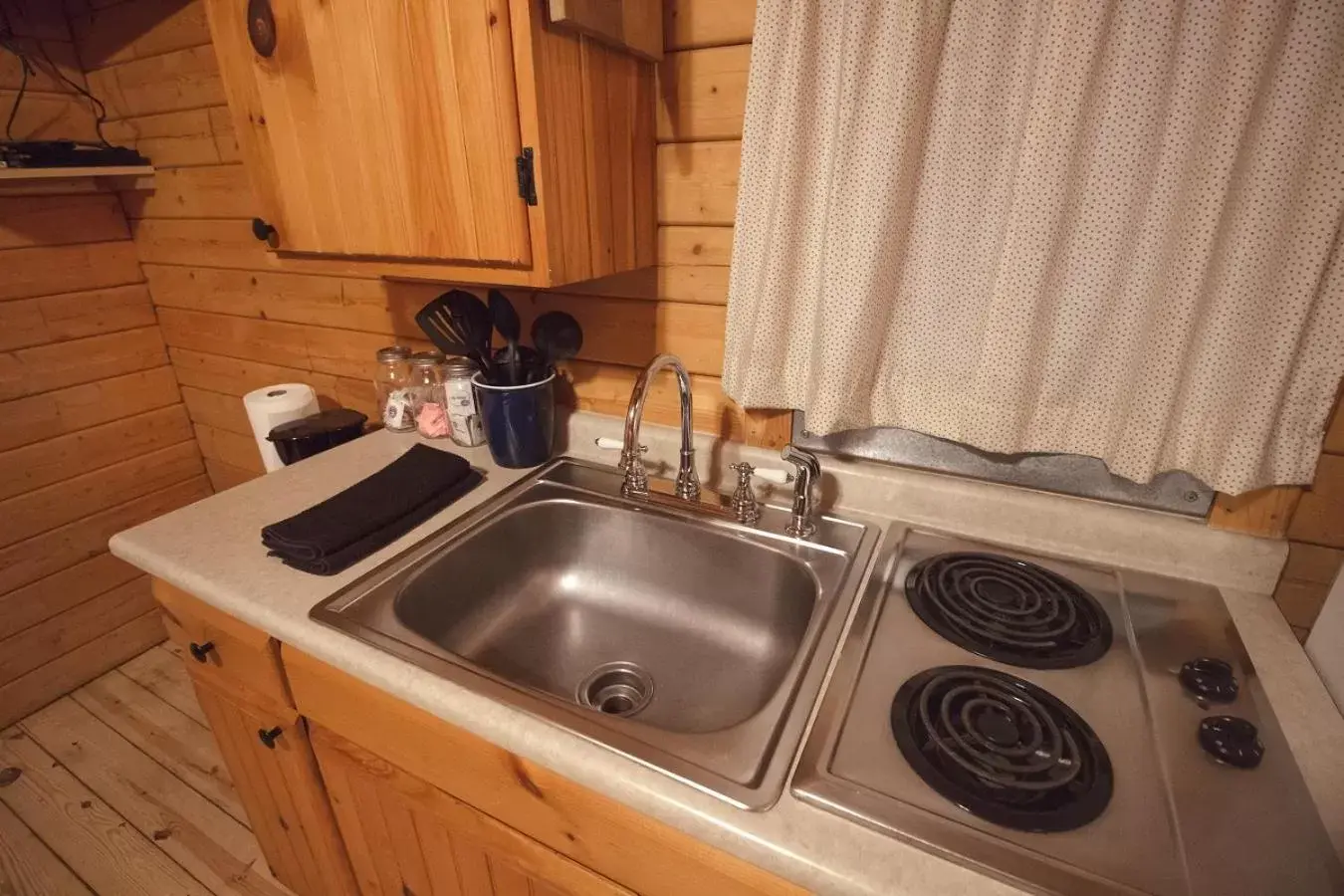 Kitchen or kitchenette, Kitchen/Kitchenette in Katie's Cozy Cabins