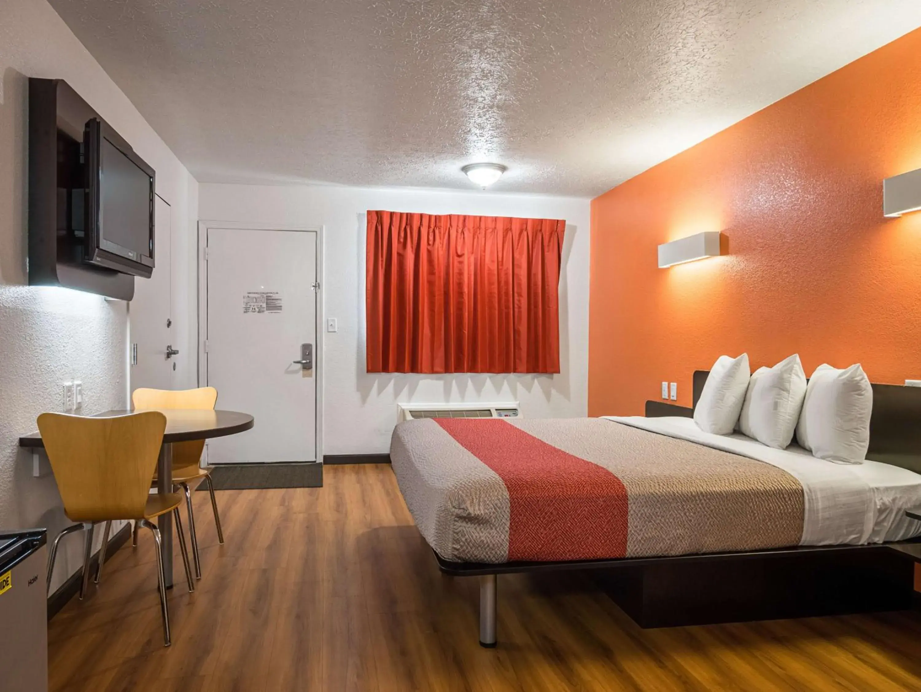 TV and multimedia in Motel 6-Columbus, OH - OSU