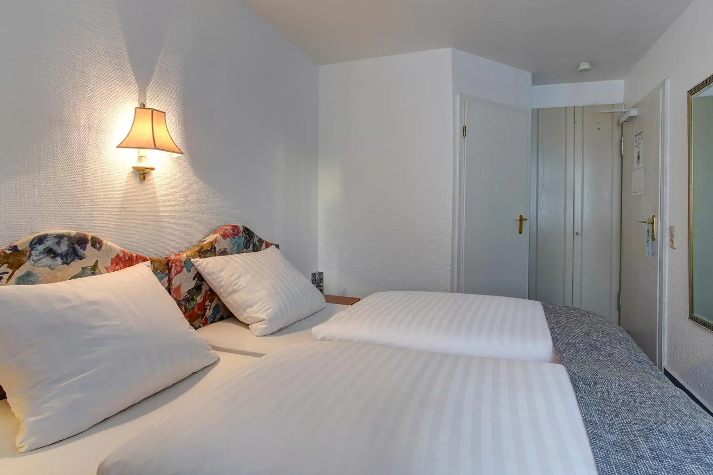 Photo of the whole room, Bed in Centro Hotel Arde Köln City, Trademark Collection by Wyndham Photo of the whole room, Bed in Centro Hotel Arde Köln City, Trademark Collection by Wyndham