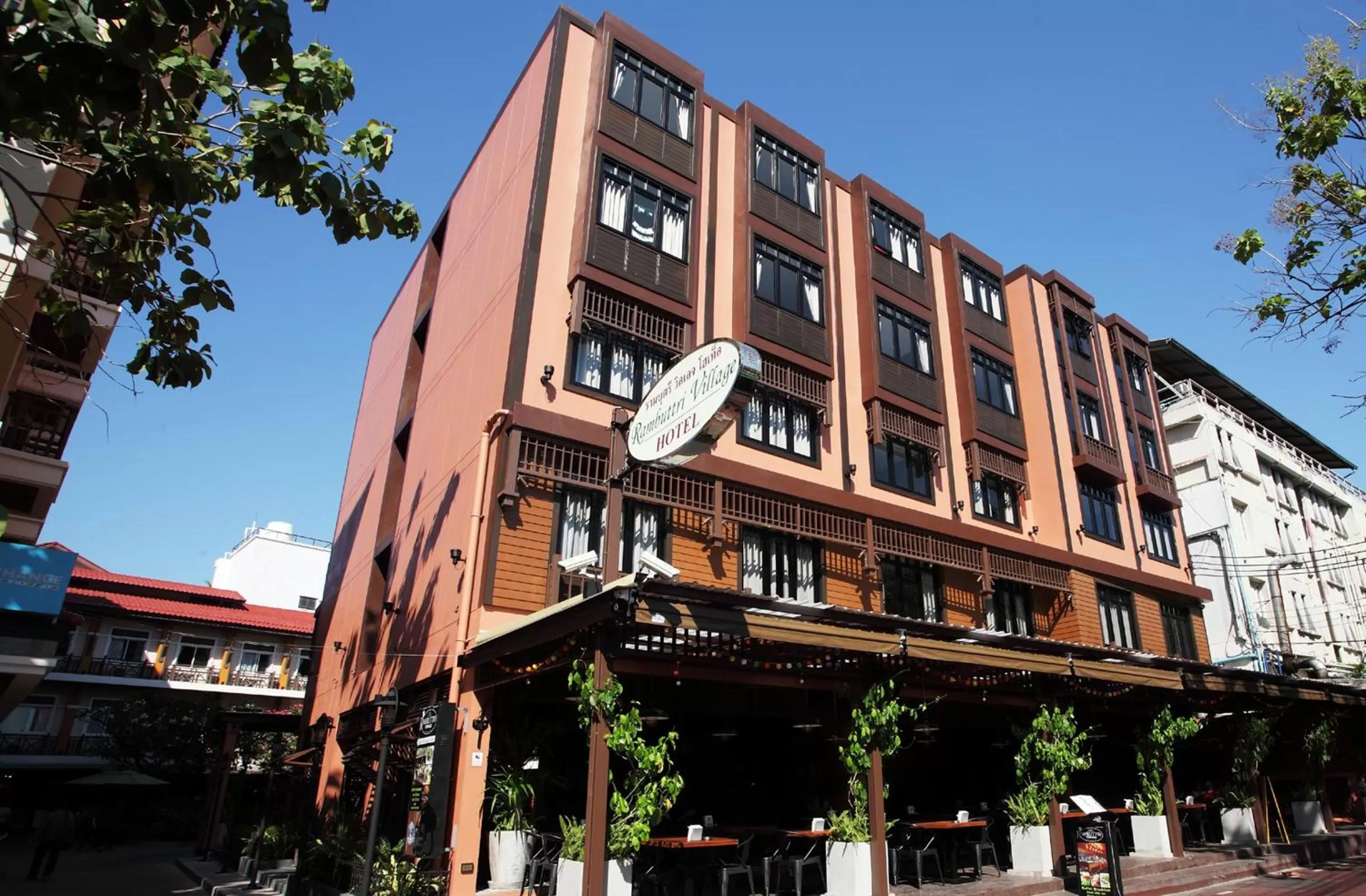 Property building in Rambuttri Village Plaza