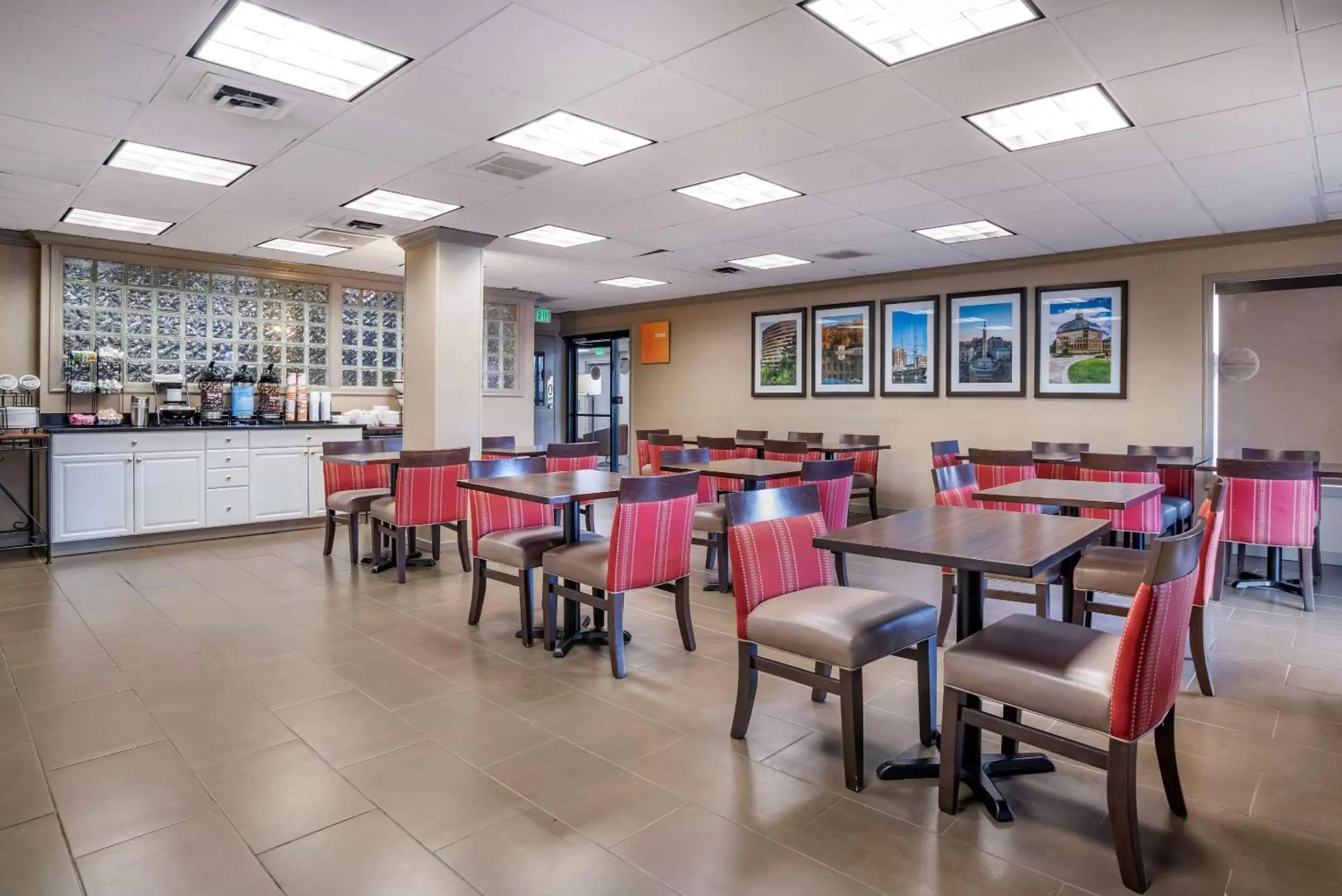 Restaurant/Places to Eat in Comfort Inn Towson