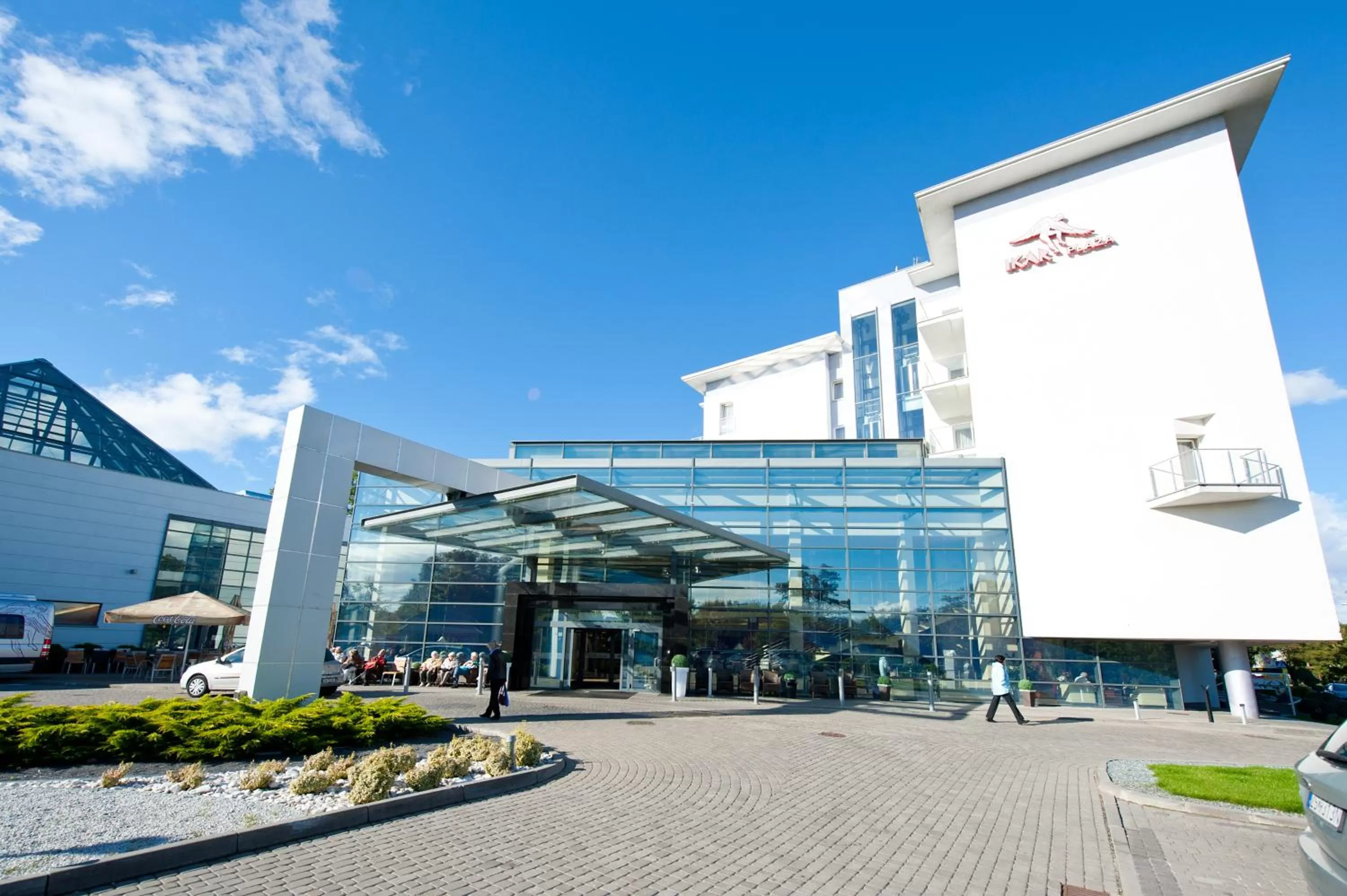 Facade/entrance in Ikar Plaza