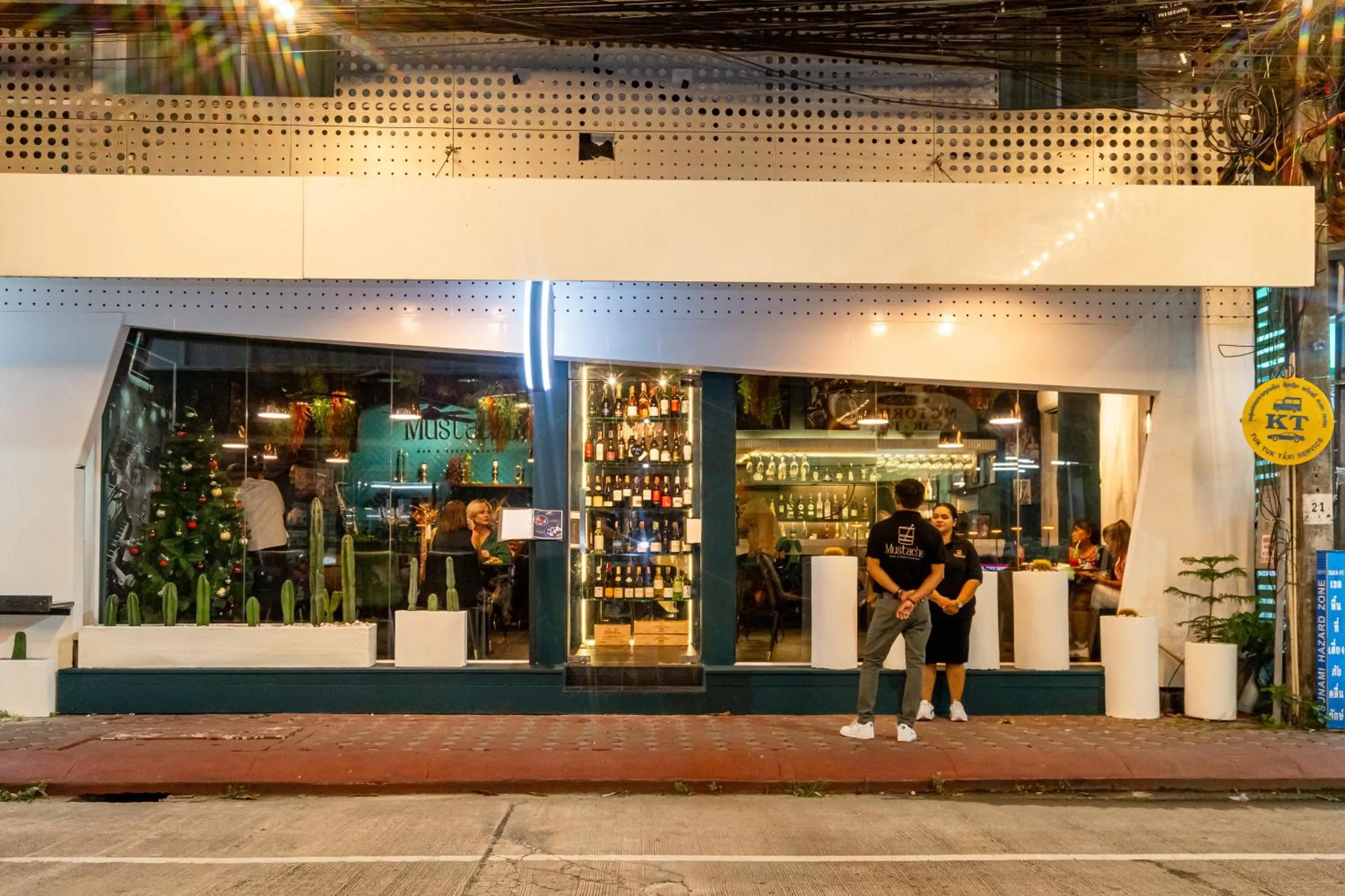 Restaurant/places to eat in The Color Kata