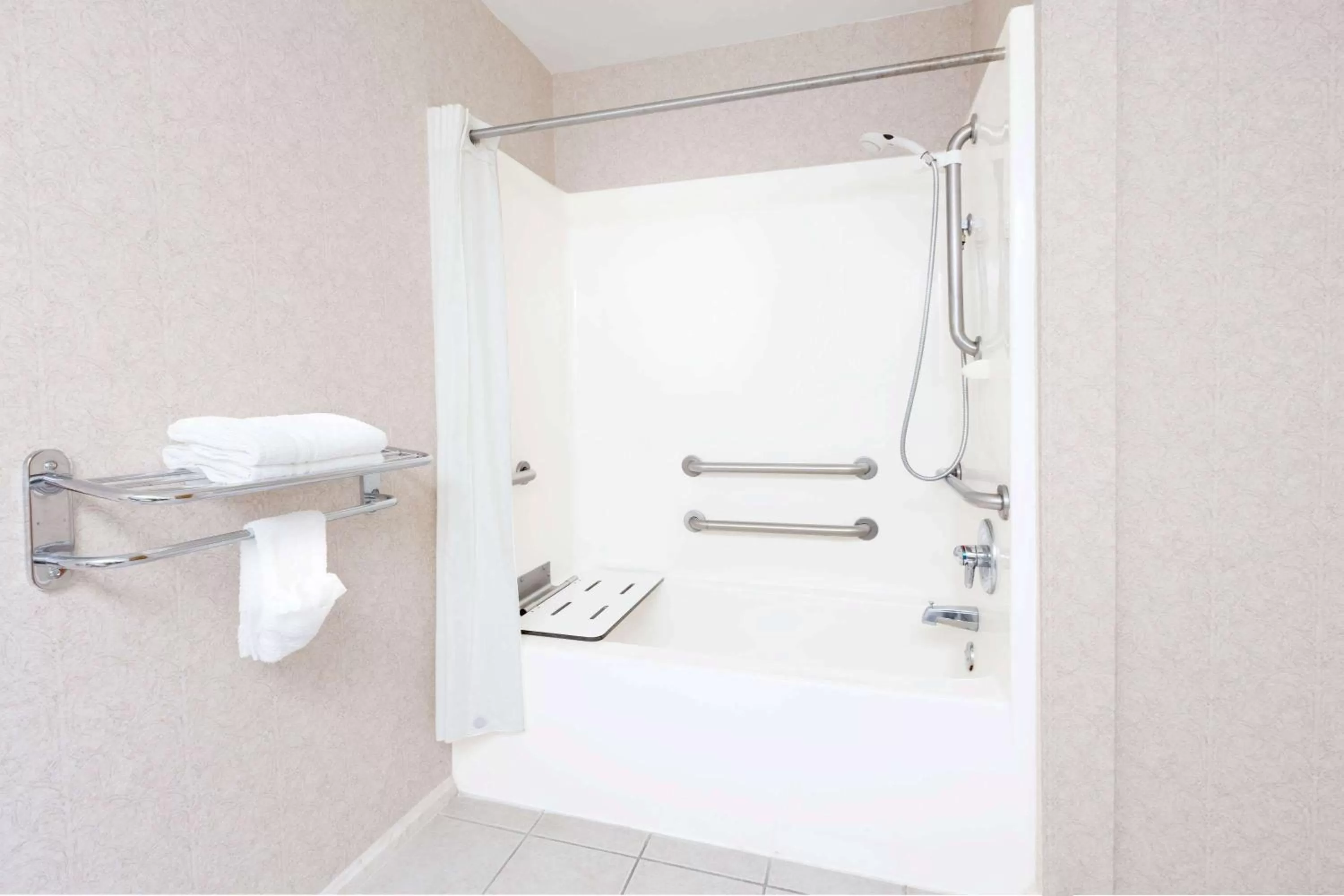 Bathroom in Super 8 by Wyndham Pine Bluff