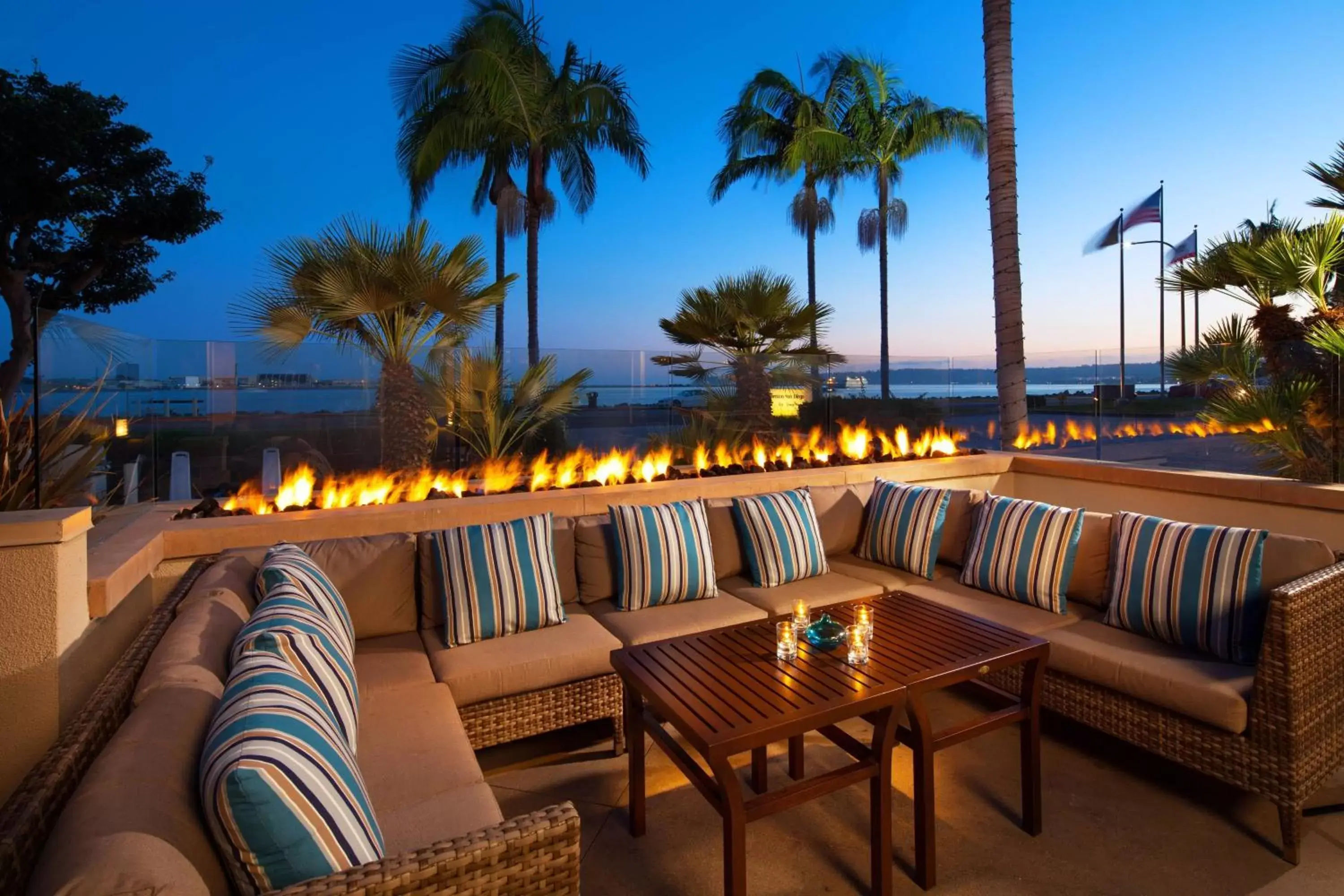 Lounge or bar in Sheraton San Diego Hotel & Marina
