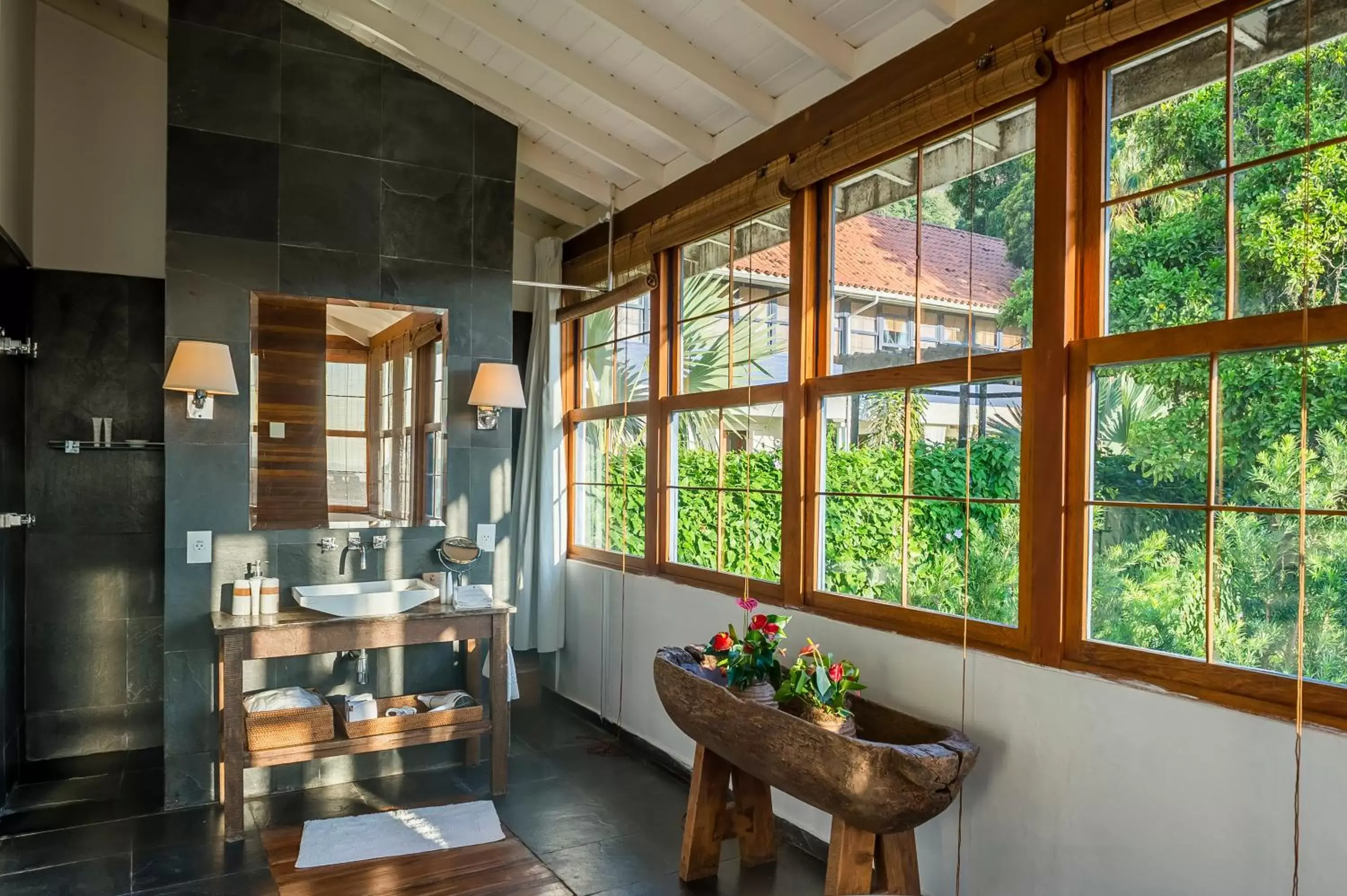 Bathroom, Dining Area in Santa Teresa Hotel RJ - MGallery