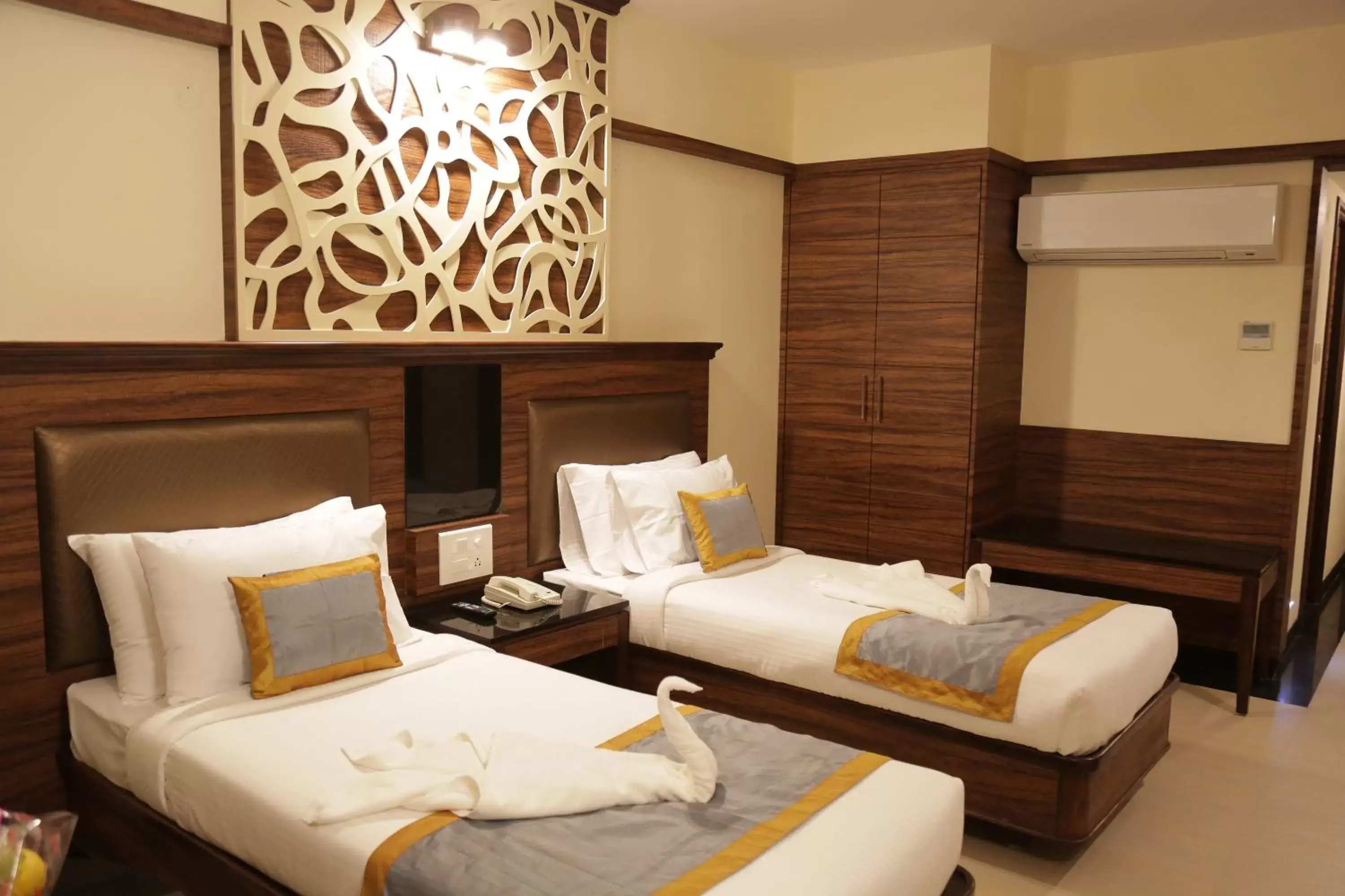 Photo of the whole room, Bed in Rangalaya Royal Photo of the whole room, Bed in Rangalaya Royal