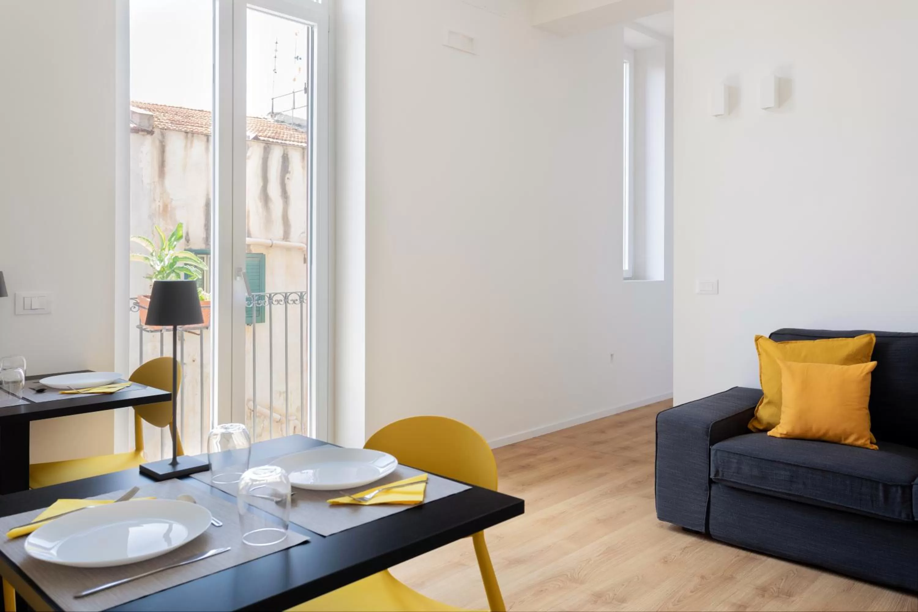 Communal lounge/ TV room, Dining Area in Mori's b&b