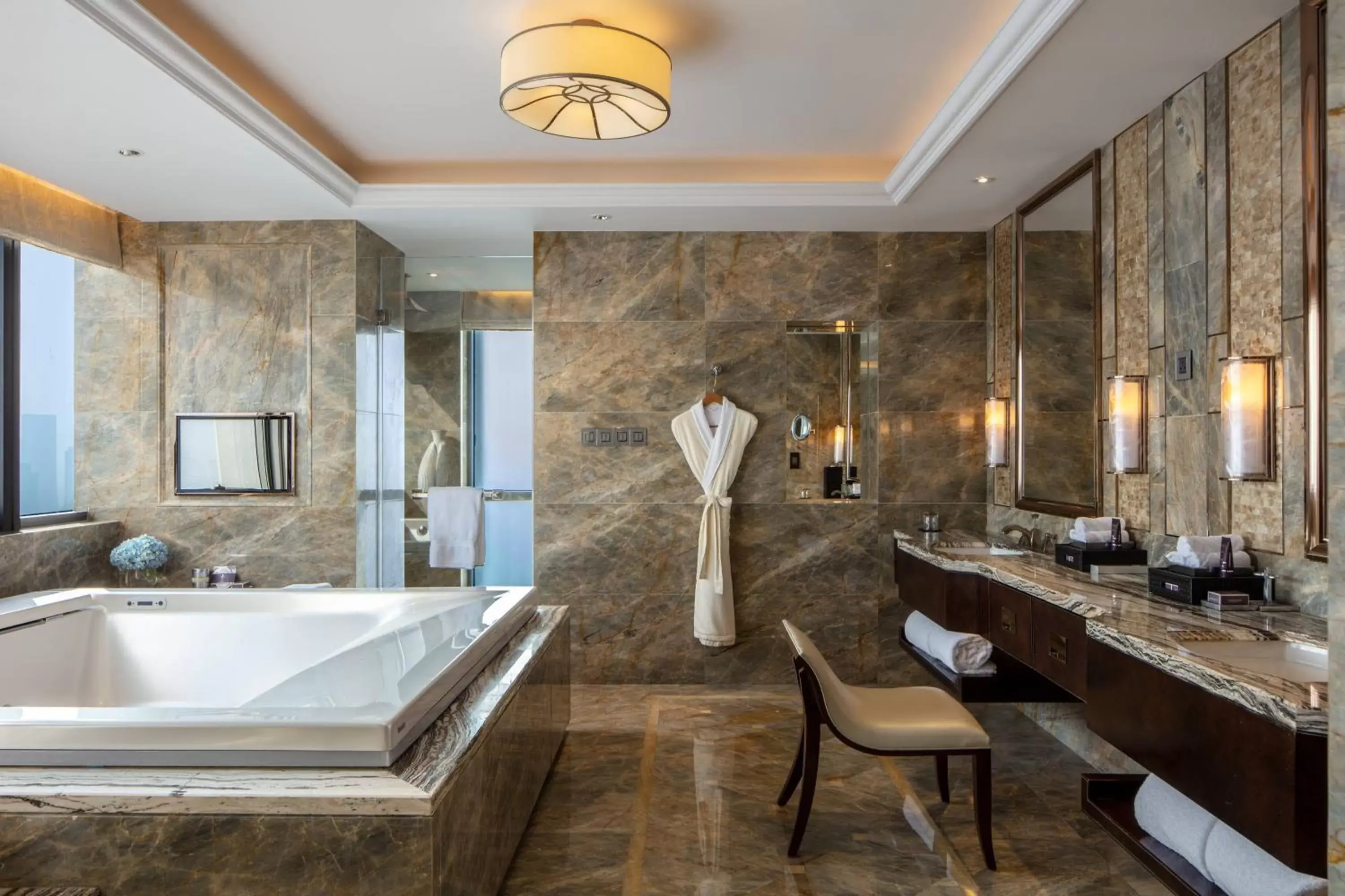 Photo of the whole room, Bathroom in The Ritz-Carlton, Chengdu