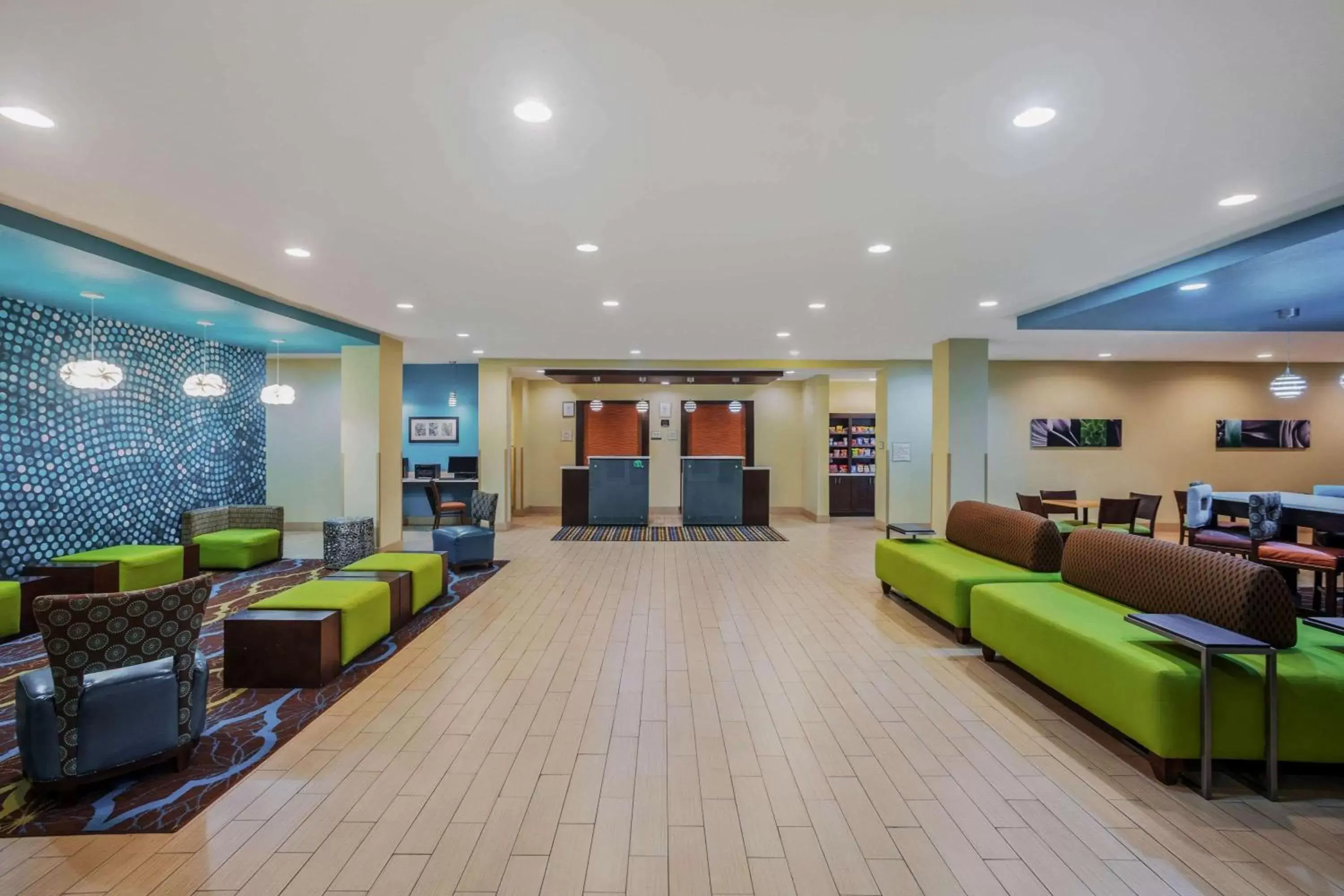 Lobby or reception in La Quinta Inn & Suites by Wyndham Beeville