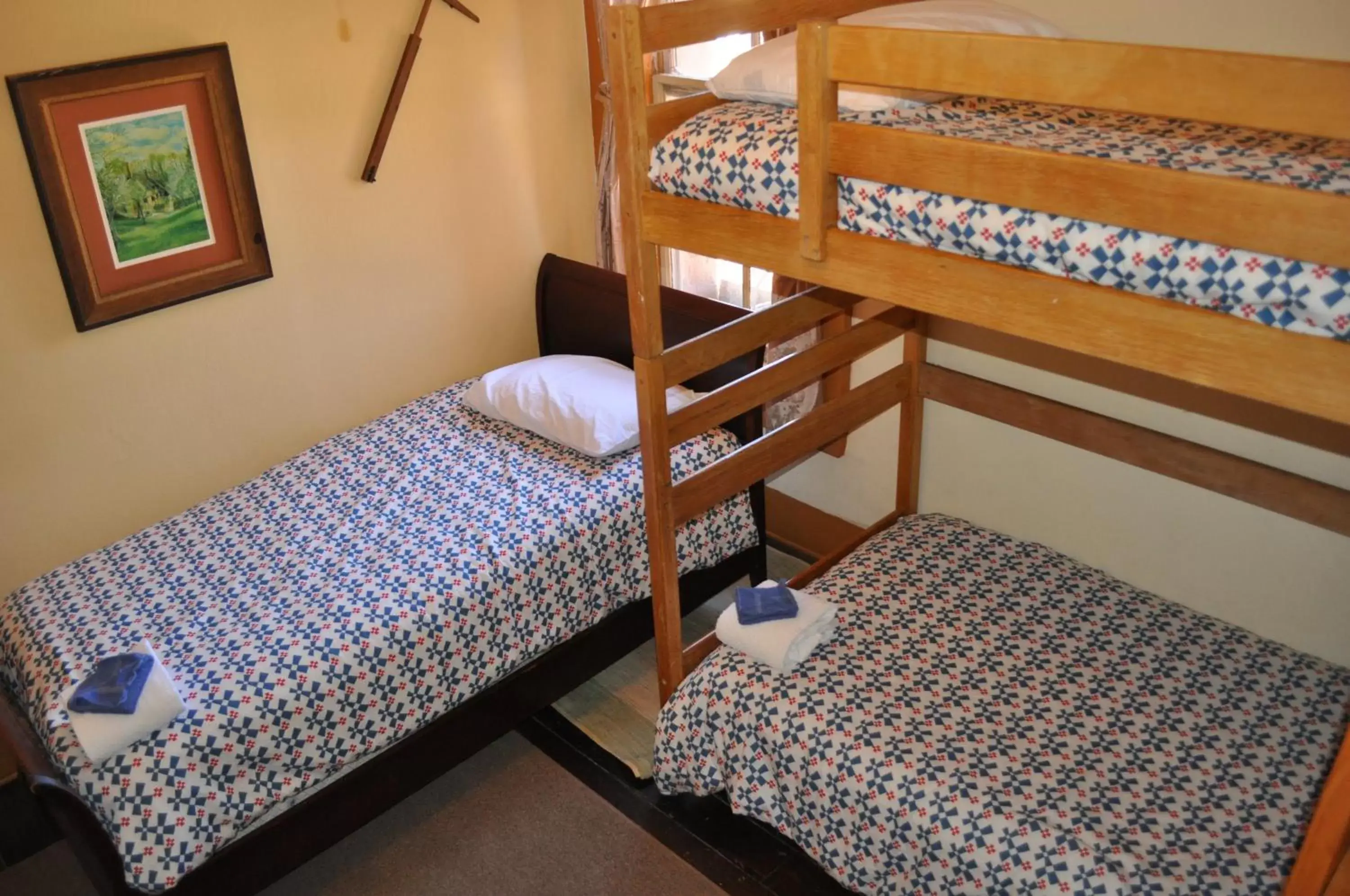 Bed, Bunk Bed in Grand Canyon Hotel