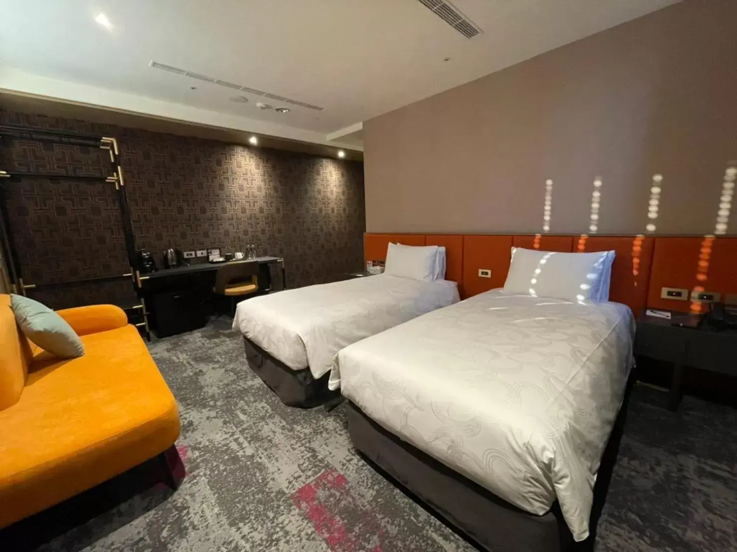 Bed in Tenz Go Hotel