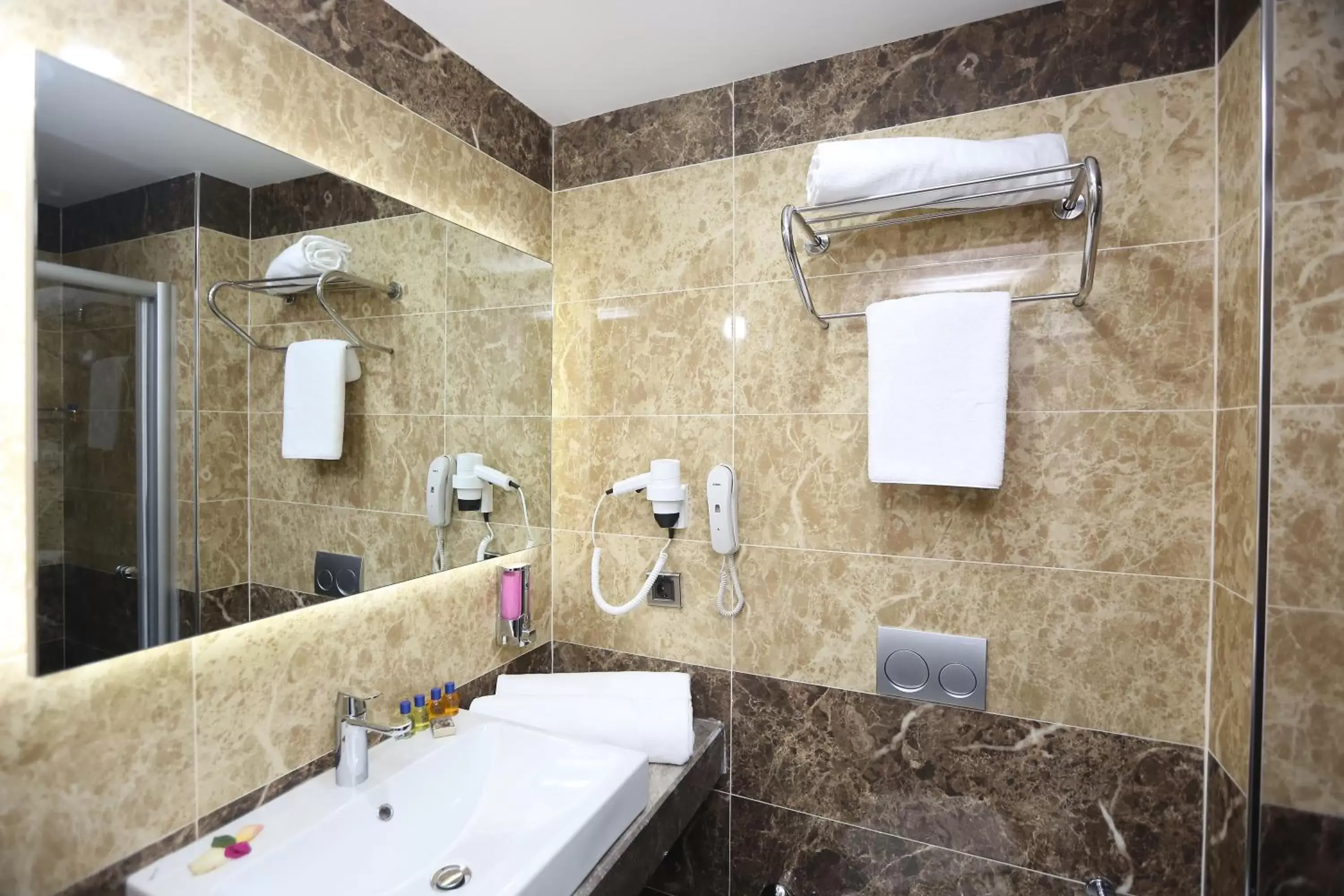 Bathroom in Elips Royal Hotel & SPA