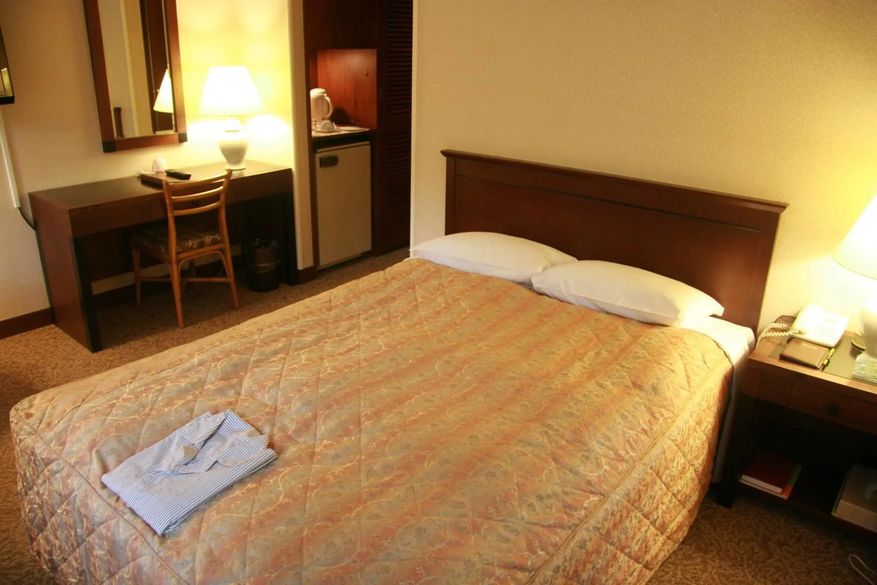 Photo of the whole room, Bed in Kyu Karuizawa Hotel Otowa No Mori