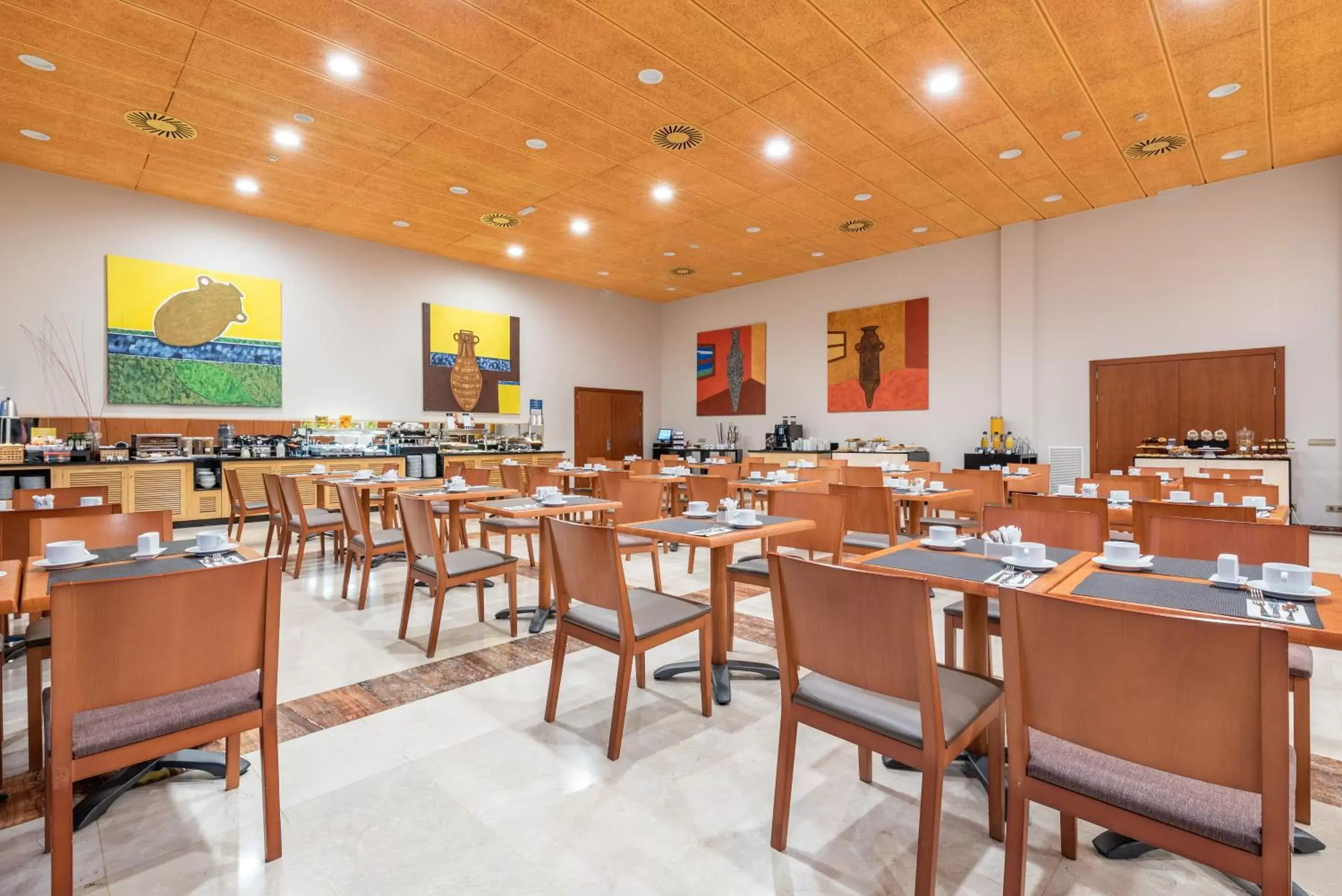 Lounge or bar, Restaurant/Places to Eat in Eurostars San Lazaro