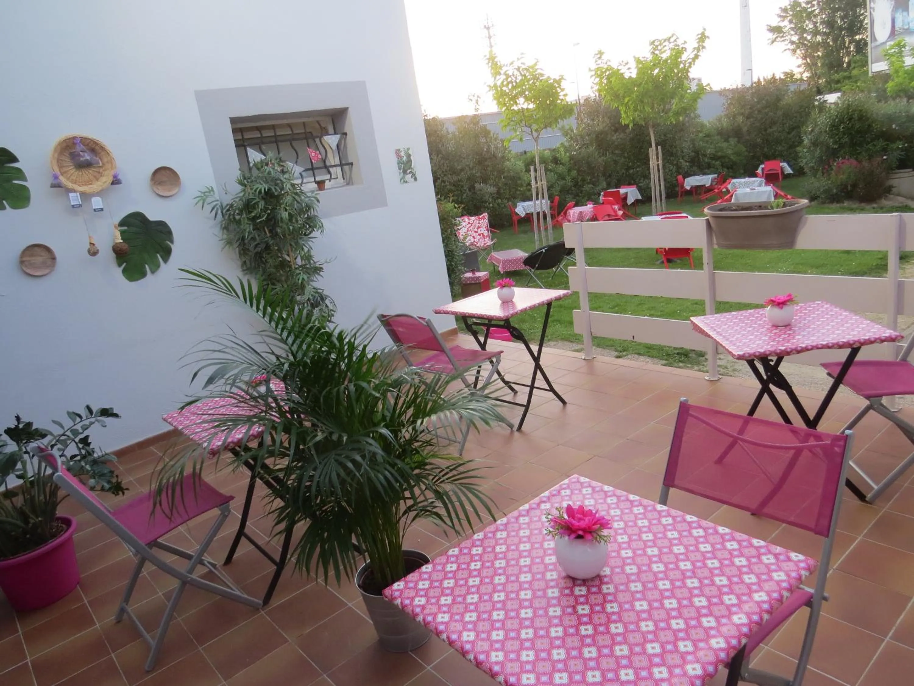 Patio in Hôtel Kyriad Cap Sud