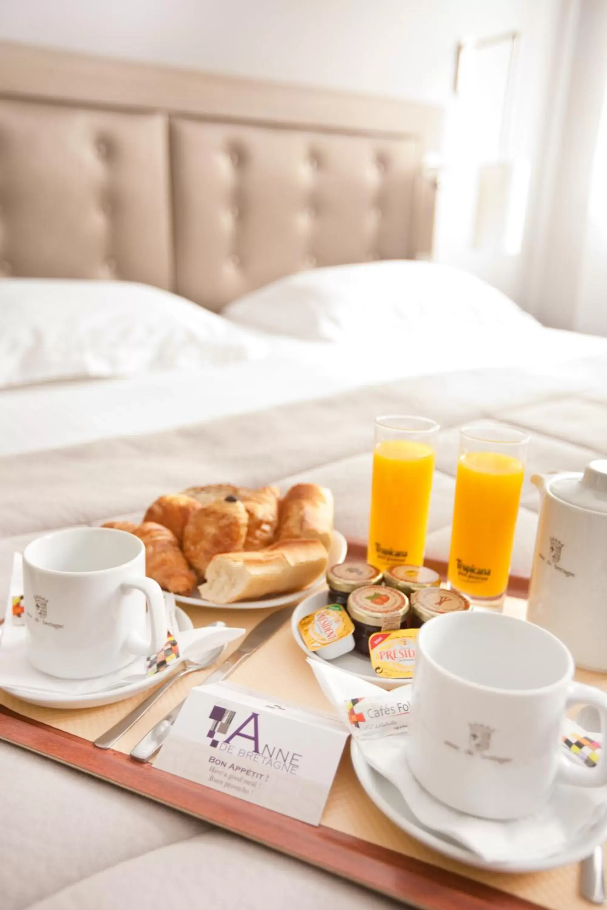 Bed, Breakfast in Hôtel Anne De Bretagne