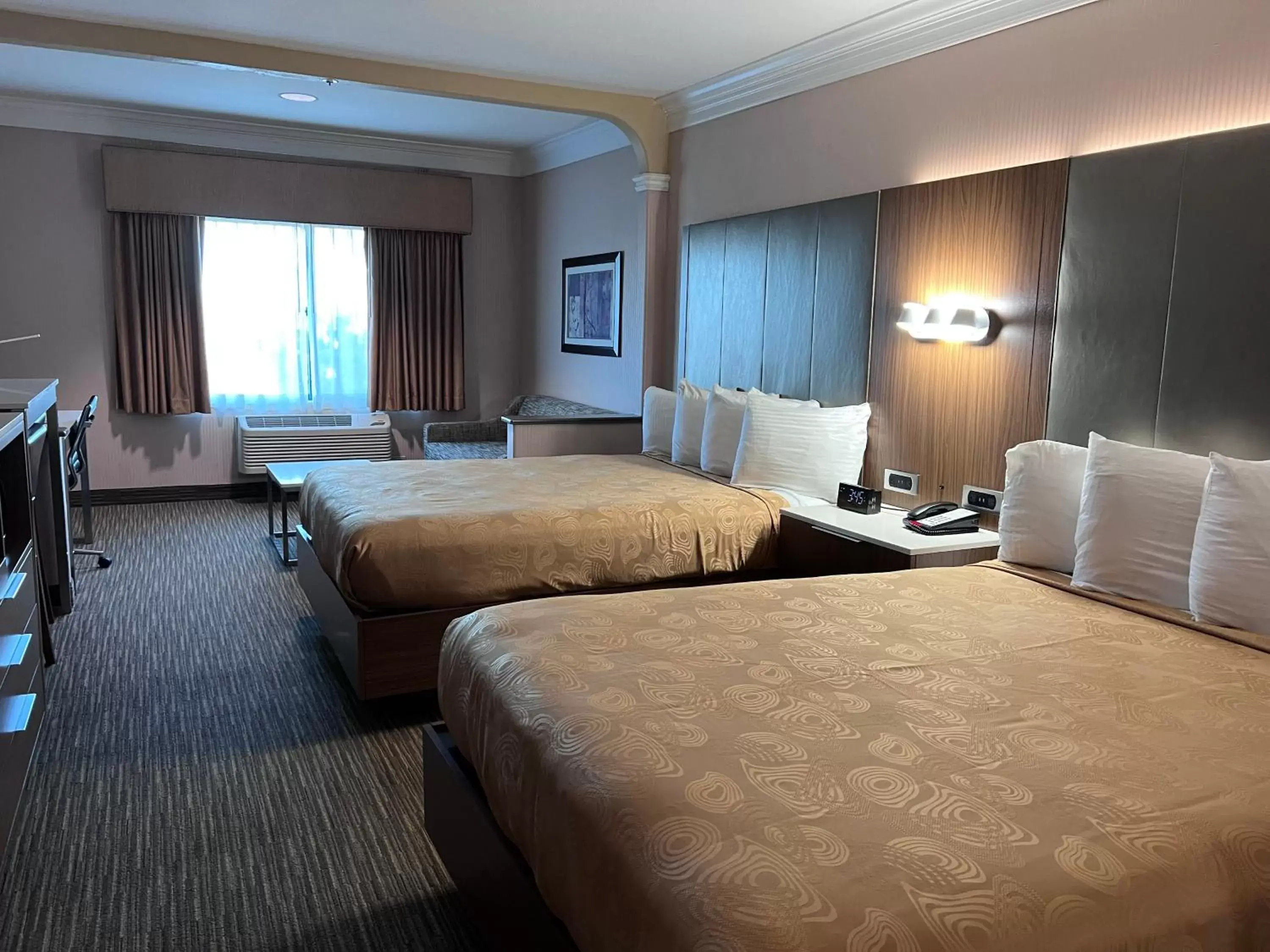 Bed in Best Western Plus Suites Hotel - Los Angeles LAX Airport